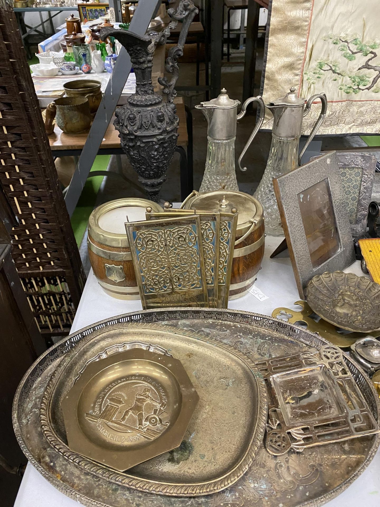 A LARGE QUANTITY OF VINTAGE ITEMS TO INCLUDE SILVER PLATED TRAYS, PHOTO FRAMES, BARREL ICE - Image 2 of 3