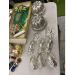 A QUANTITY OF JELLY MOULDS TO INCLUDE RABBITS, TORTOISES, ETC
