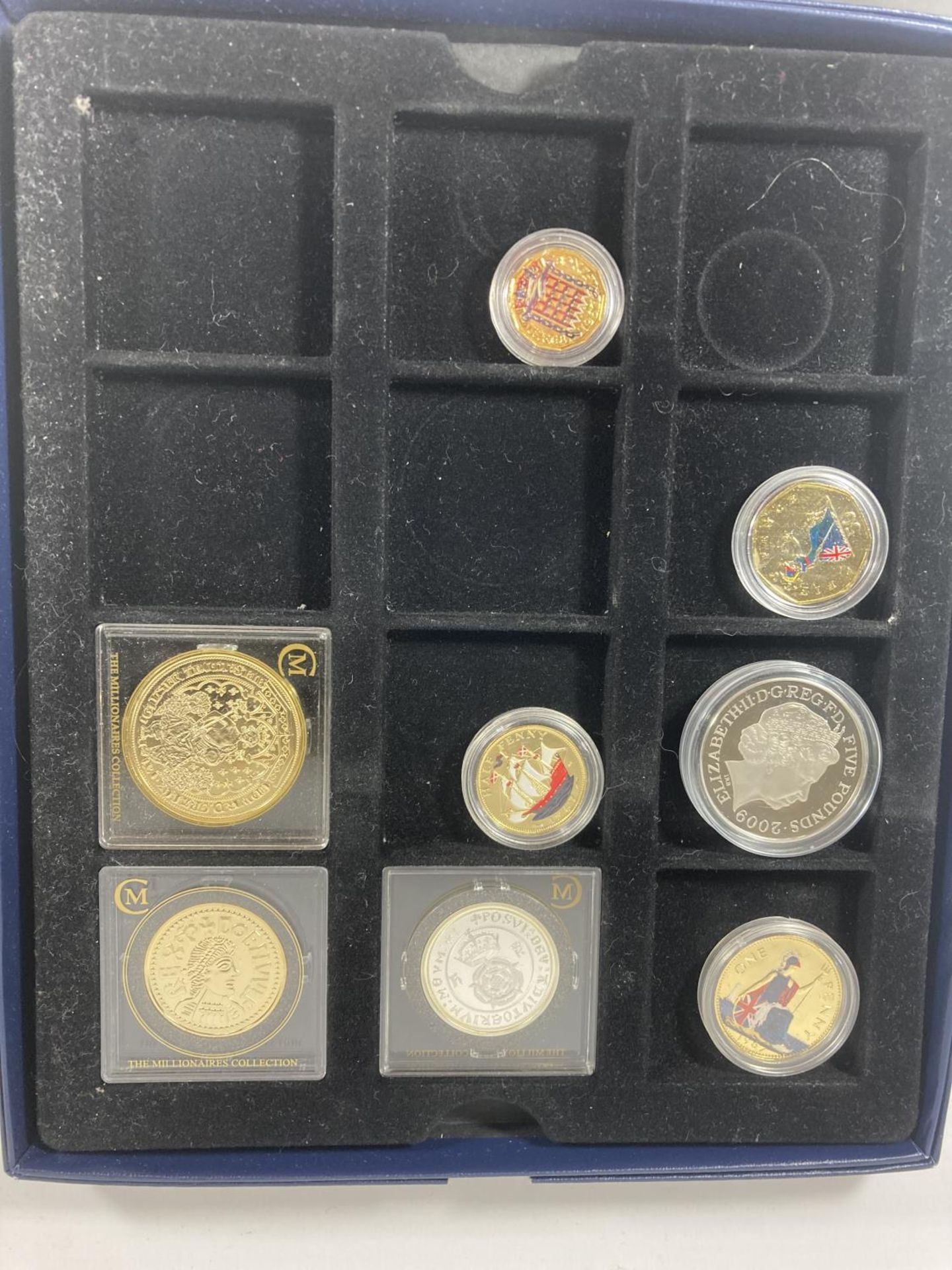 A MIXED LOT OF COMMEMORATIVE AND FURTHER COINS TO INCLUDE THREE MILLIONAIRES COLLECTION SILVER COINS - Image 2 of 4