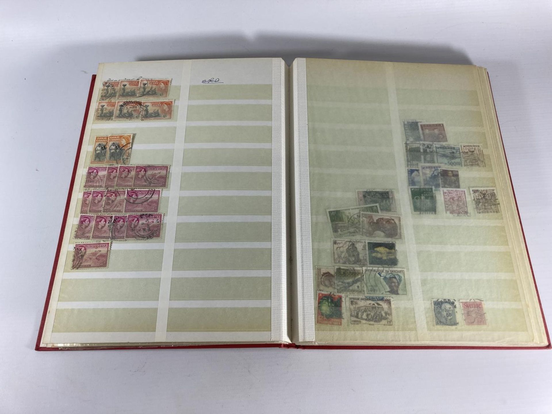 TWO ALBUMS OF STAMPS TO INCLUDE IRAN & MIDDLE EASTERN EXAMPELES - Image 6 of 8