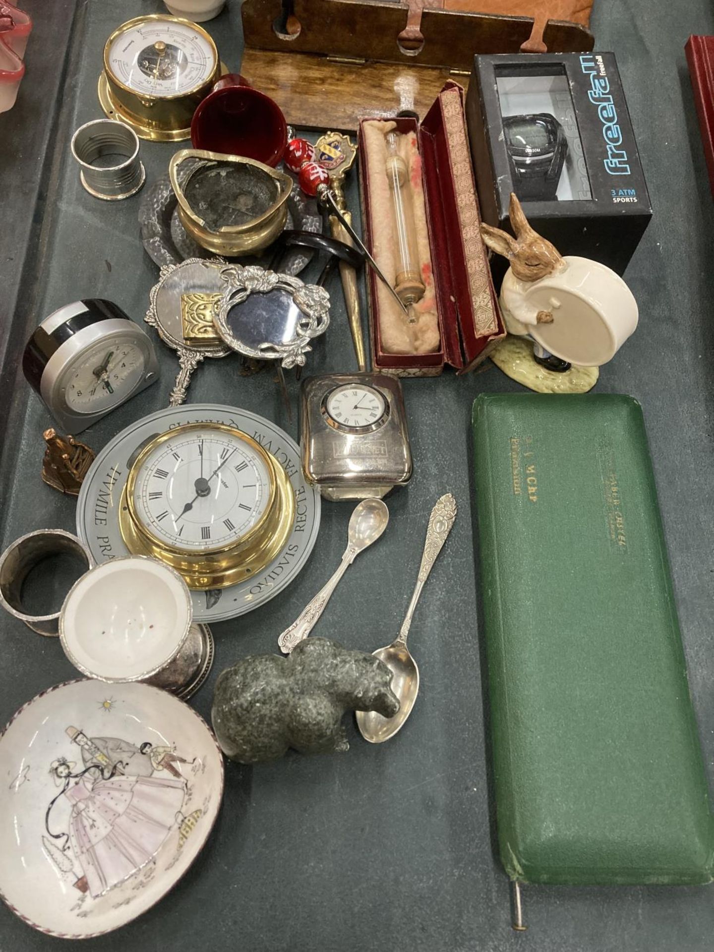 A MIXED LOT TO INCLUDE CLOCKS, BAROMETERS, BUNNYKINS, CERAMICS, LETTER OPENERS, ETC., - Image 3 of 4