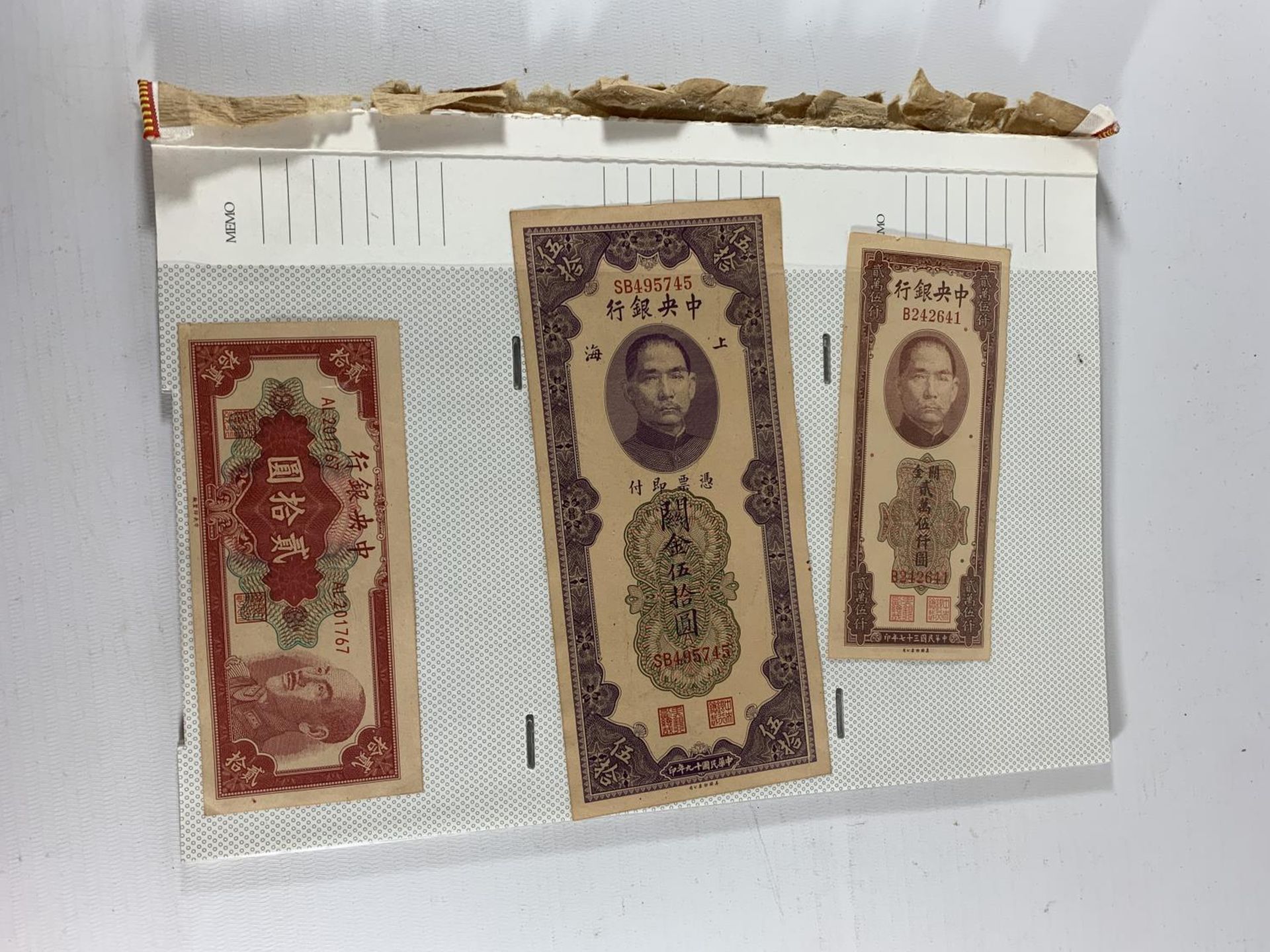A COLLECTION OF ASSORTED BANKNOTES