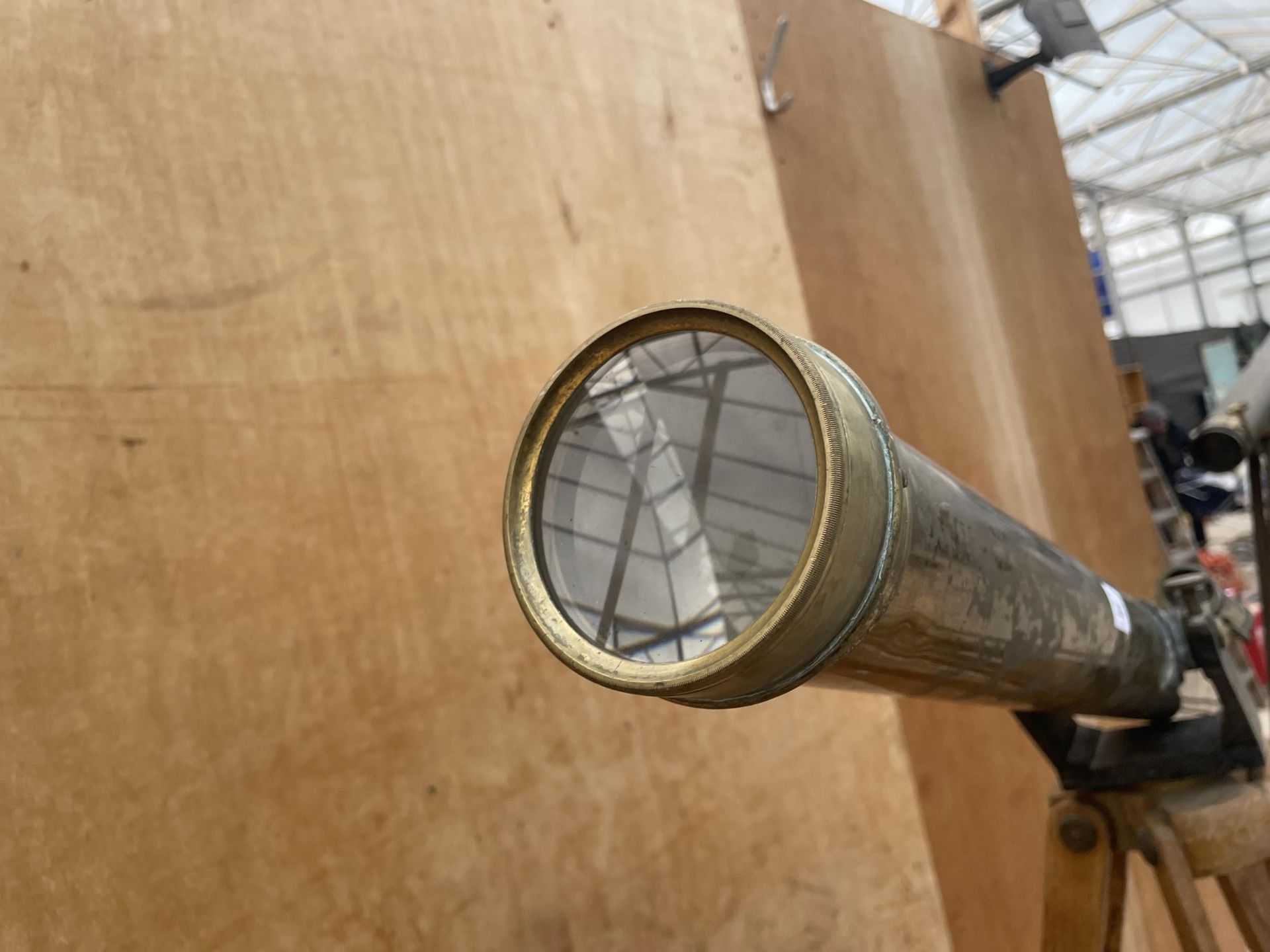 A VINTAGE BRASS FLATTERS AND GARNETT LTD TELESCOPE WITH VINTAGE WOODEN TRIPOD STAND AND WOODEN CARRY - Image 6 of 10