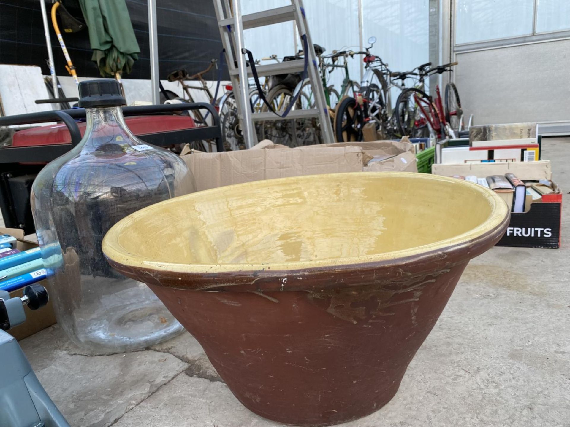 A LARGE CLEAR GLASS CARBOYD AND A LARGE GLAZED PLANTER - Image 2 of 6