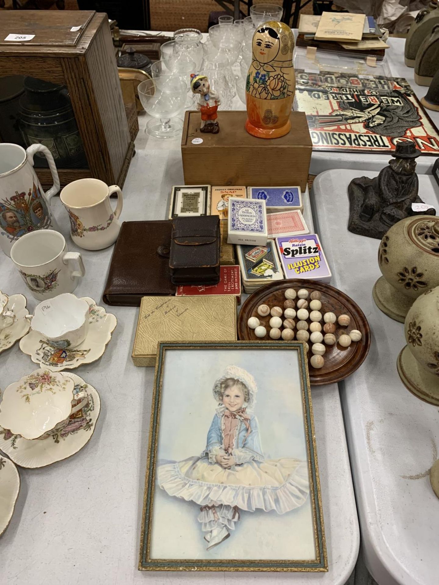 A MIXED LOT TO INCLUDE PLAYING CARDS, RUSSIAN DOLLS, SOLITAIRE, ETC