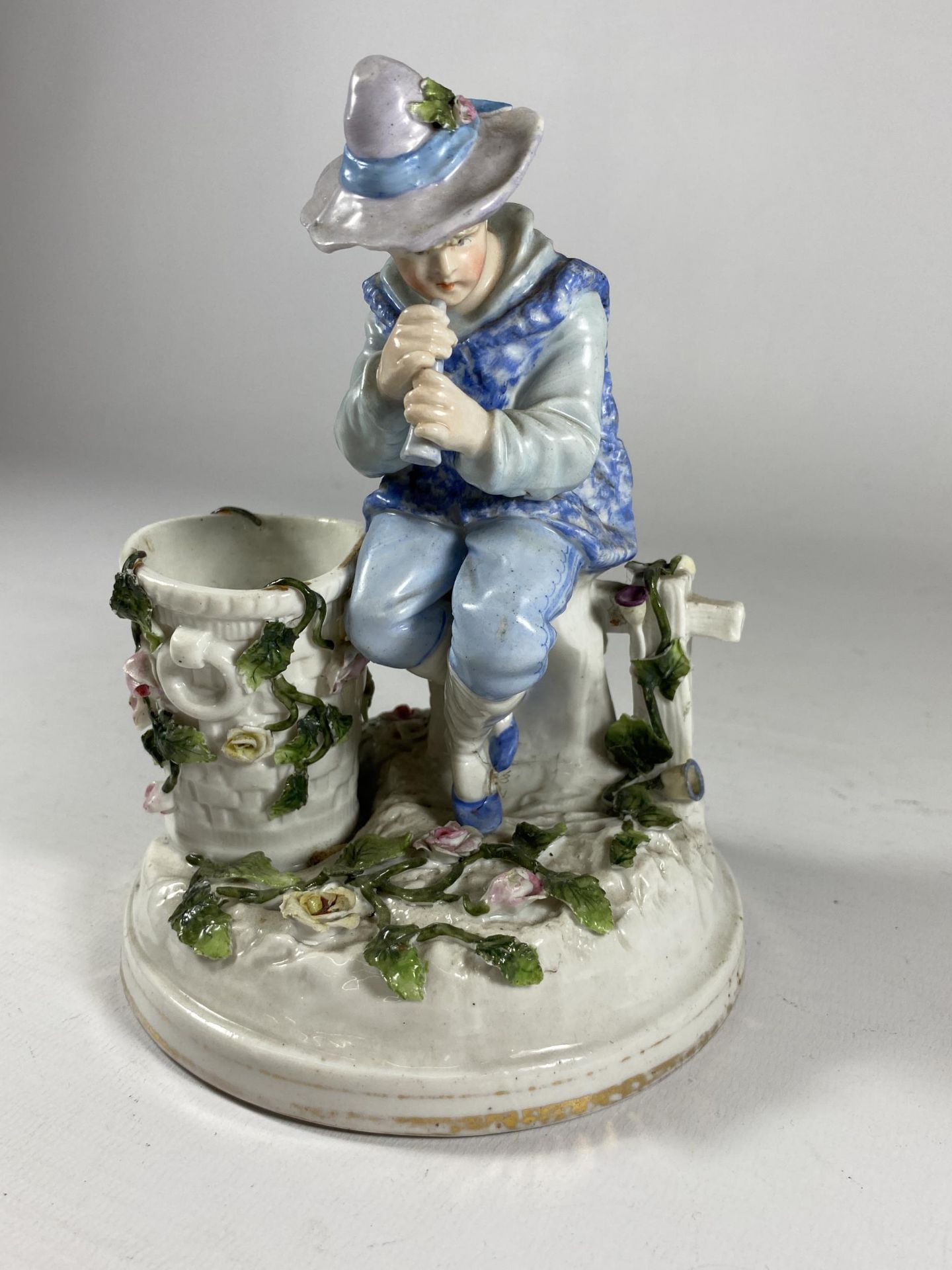 A CONTINENTAL PORCELAIN FIGURE OF A FLUTE PLAYER, BLUE SIGNED MARK TO BASE