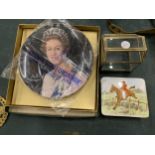 TWO PIECES OF ROYAL CROWN DERBY TO INCLUDE A HUNTING THEMED TRINKET BOX, BOXED CABINET PLATE OF