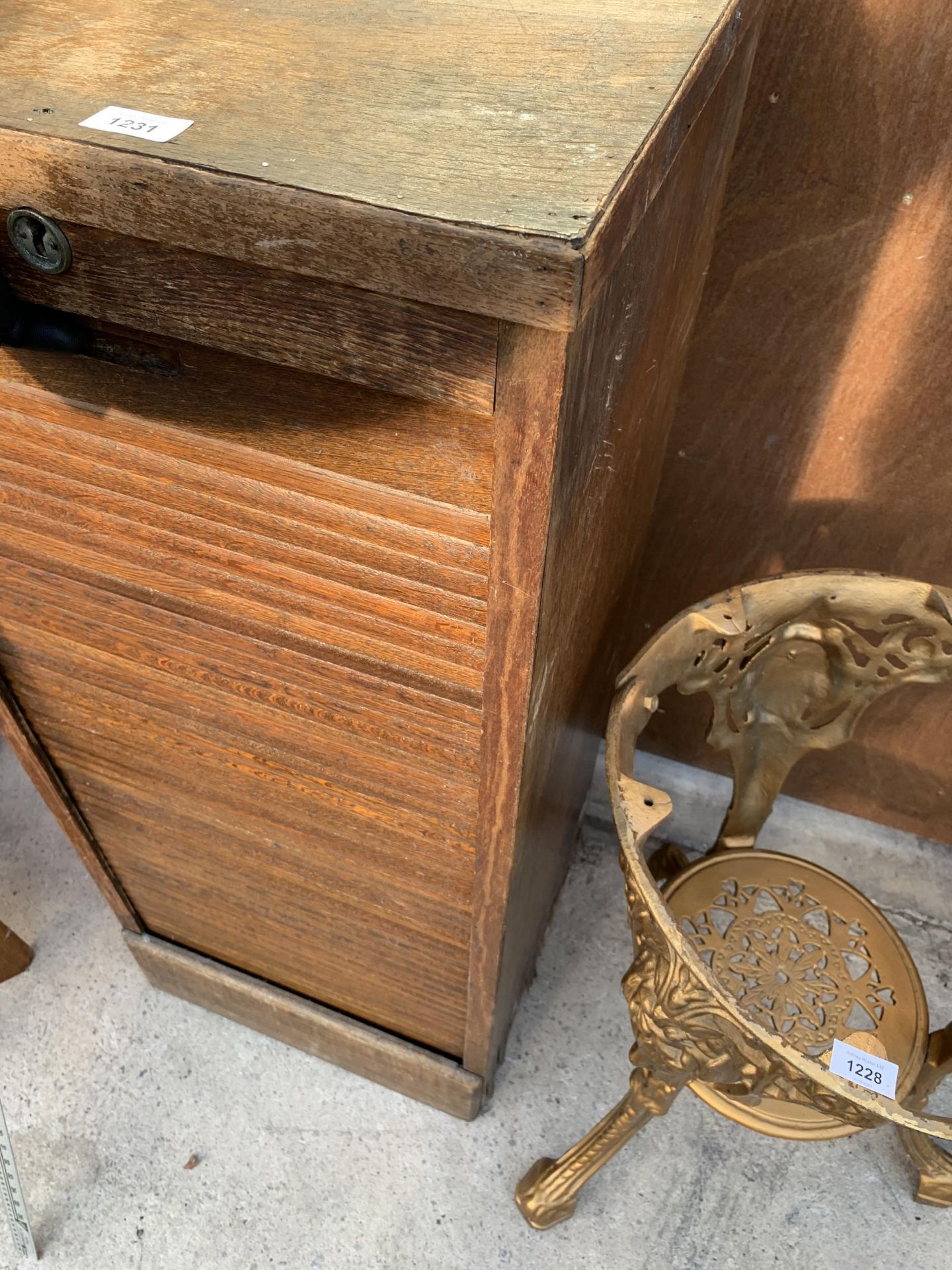 A VINTAGE WOODEN FILING TRAY CABINET WITH TAMBOUR FRONT AND NINE INTERNAL TRAYS - Image 3 of 4