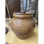 A LARGE STONEWARE LIDDED URN STYLE POT WITH MAKERS MARK TO THE SIDE