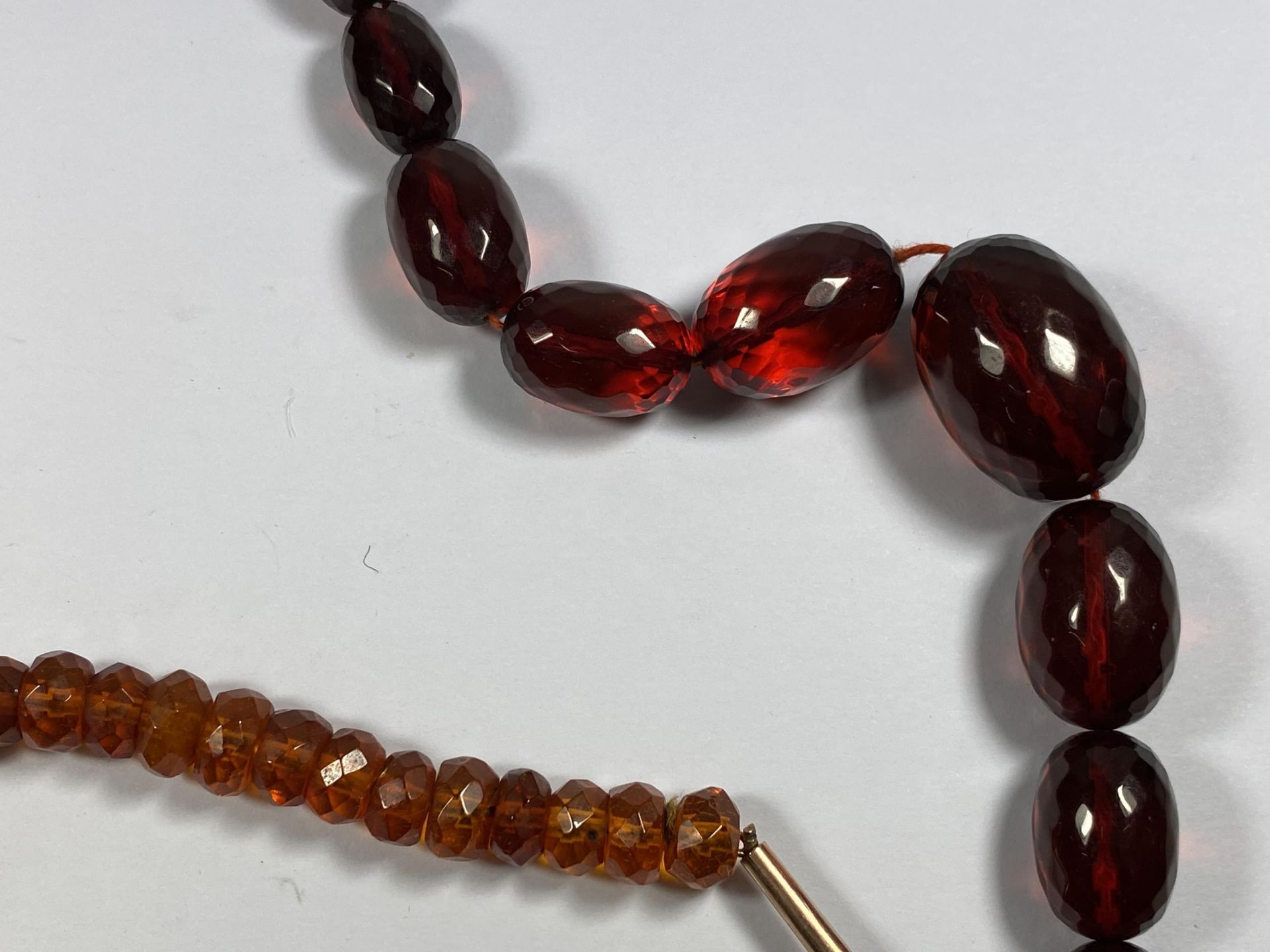 THREE BEADED ITEMS - RED GLASS NECKLACE, AMBER EFFECT BRACELET AND NECKLACE - Image 2 of 5