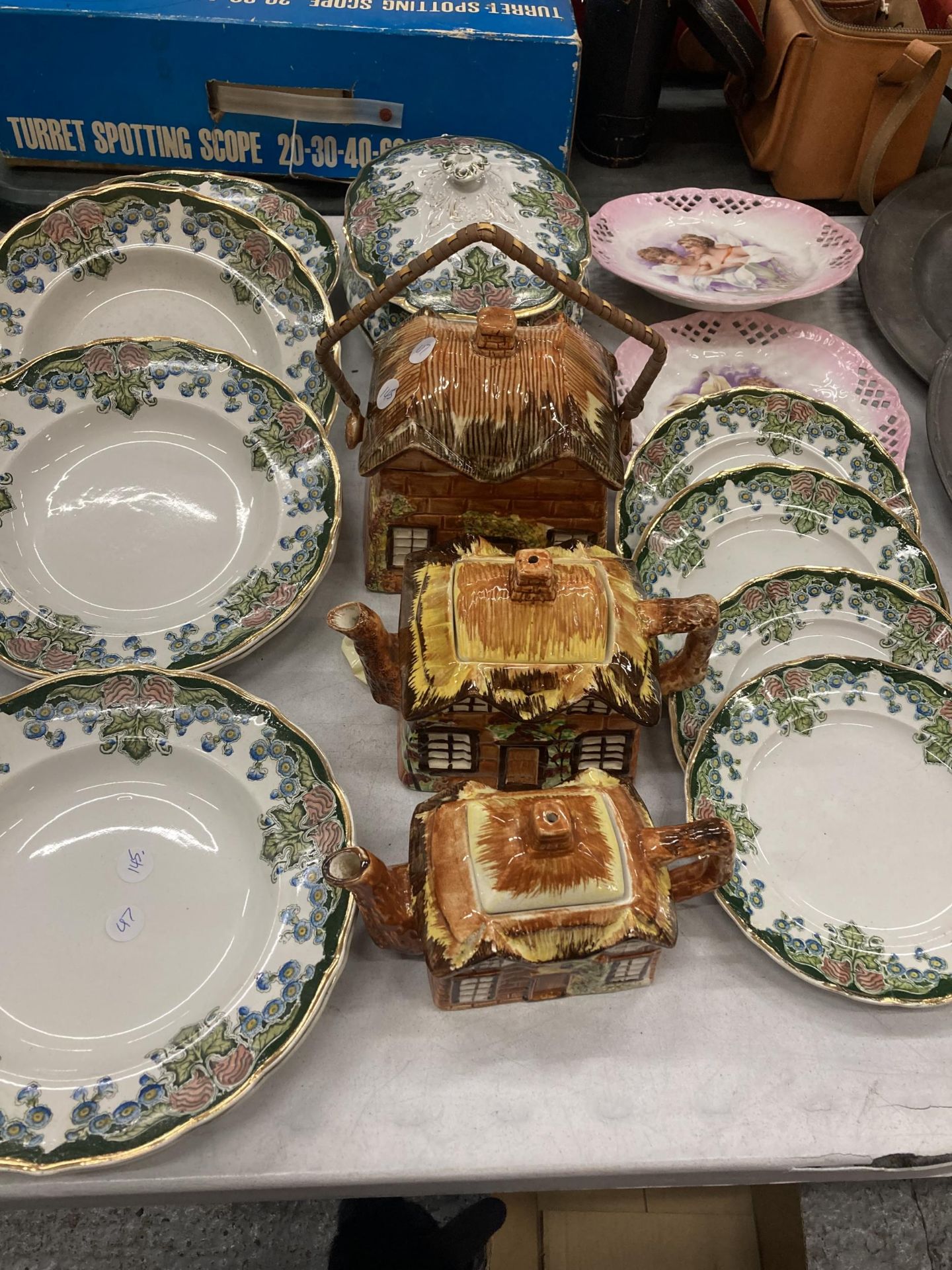 A QUANTITY OF HOLLINGSHEAD AND KIRKHAM 'LIBERTY' PLATES, BOWLS AND A TUREEN, THREE PIECES OF COTTAGE