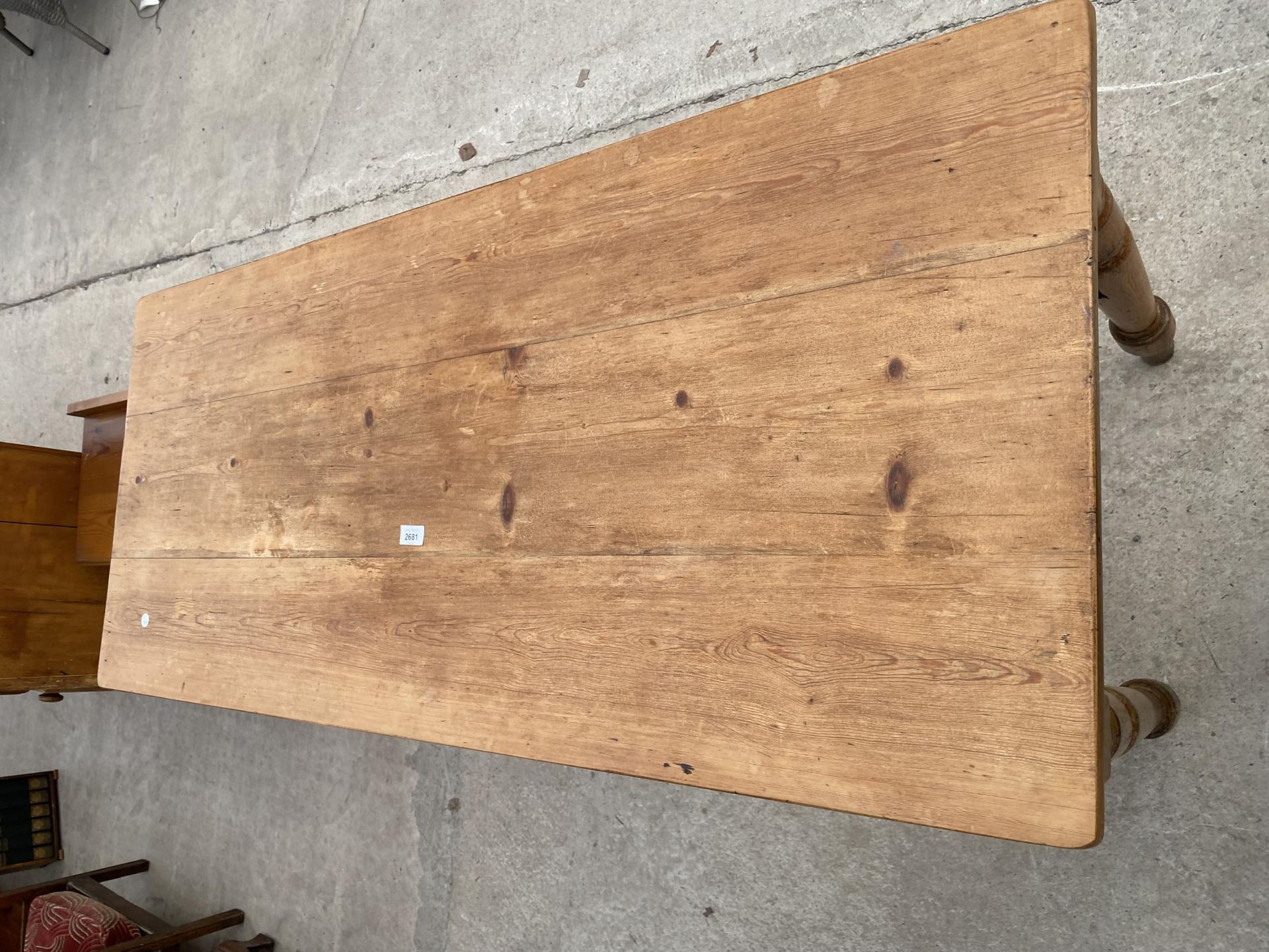 A VICTORIAN PINE KITCHEN TABLE ON TURNED LEGS, 54X24" - Image 3 of 3
