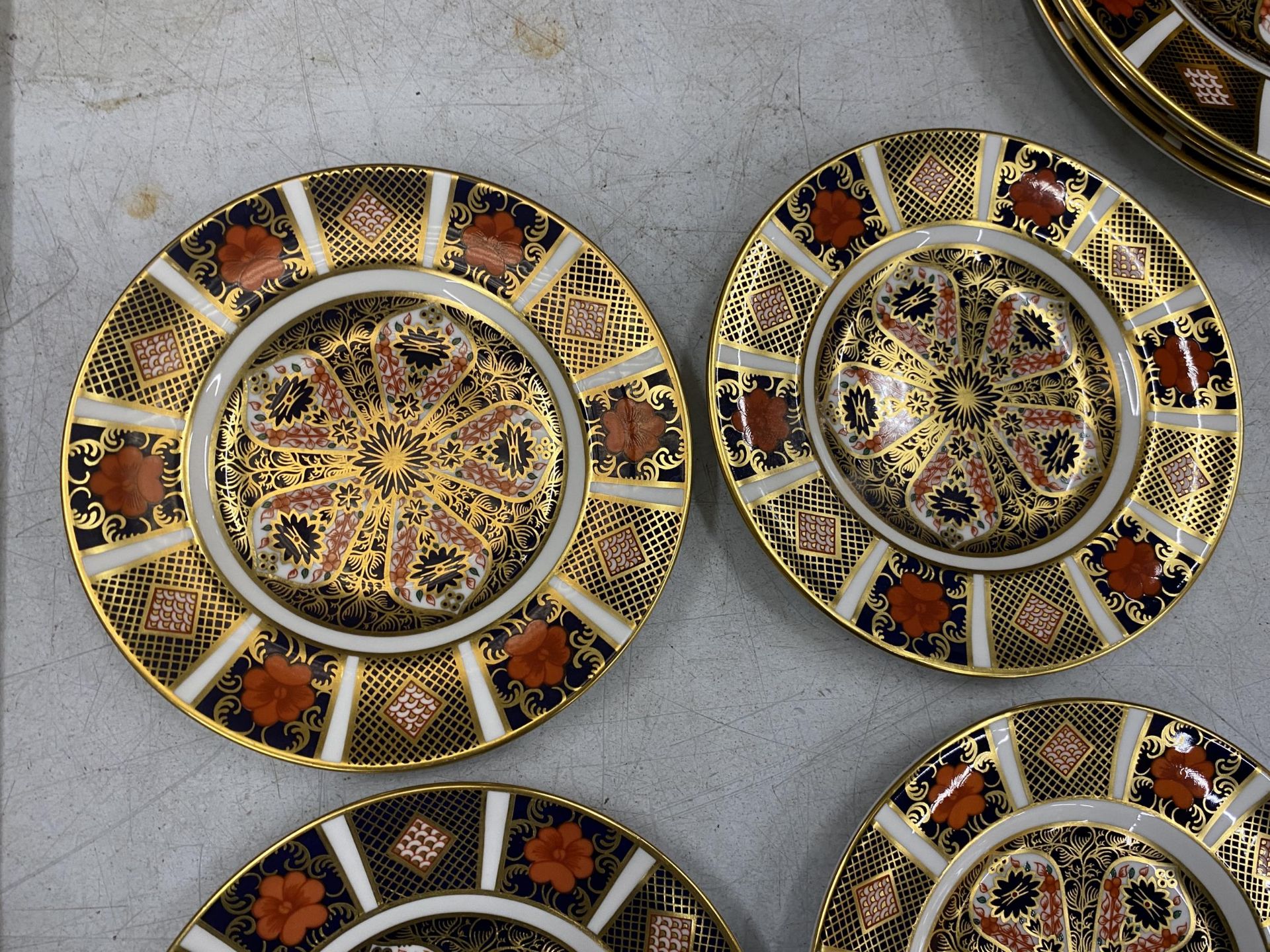 A SET OF FOUR ROYAL CROWN DERBY IMARI SIDE PLATES, DIAMETER 16CM - Image 2 of 6