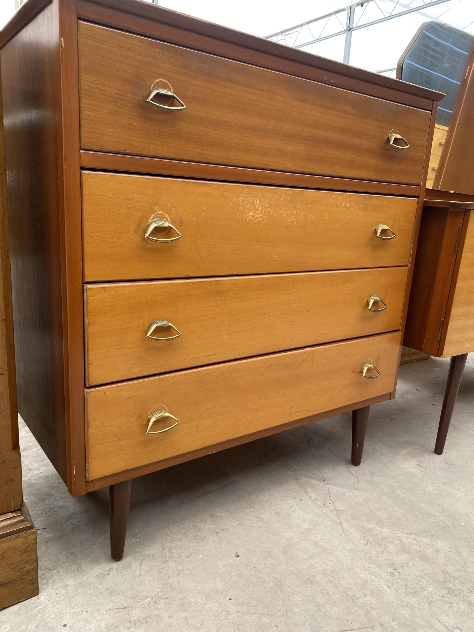 A MID 20TH CENTURY SATINWOOD BEDROOM SUITE COMPRISING A CHEST OF DRAWERS, DRESSING TABLE AND - Image 5 of 5