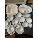 A LARGE QUANTITY OF ROYAL WORCESTER 'EVESHAM' DINNER WARE TO INCLUDE SERVING DISHES, PLATES, CUPS,