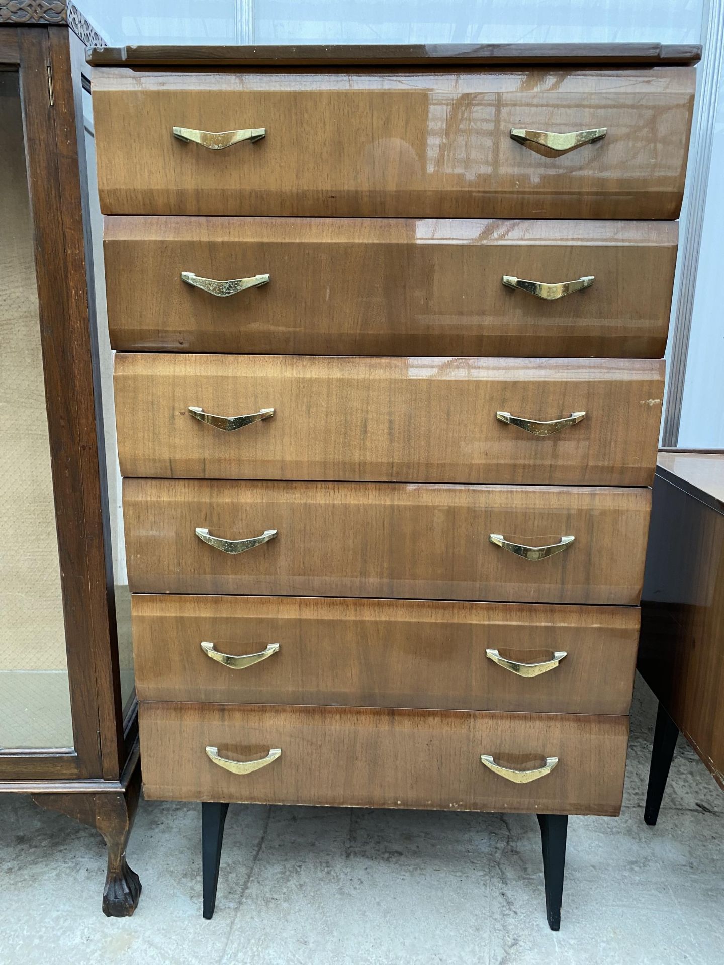 A MID 20TH CENTURY MEREDEW CHEST OF SIX DRAWERS, 26" WIDE - Image 2 of 2