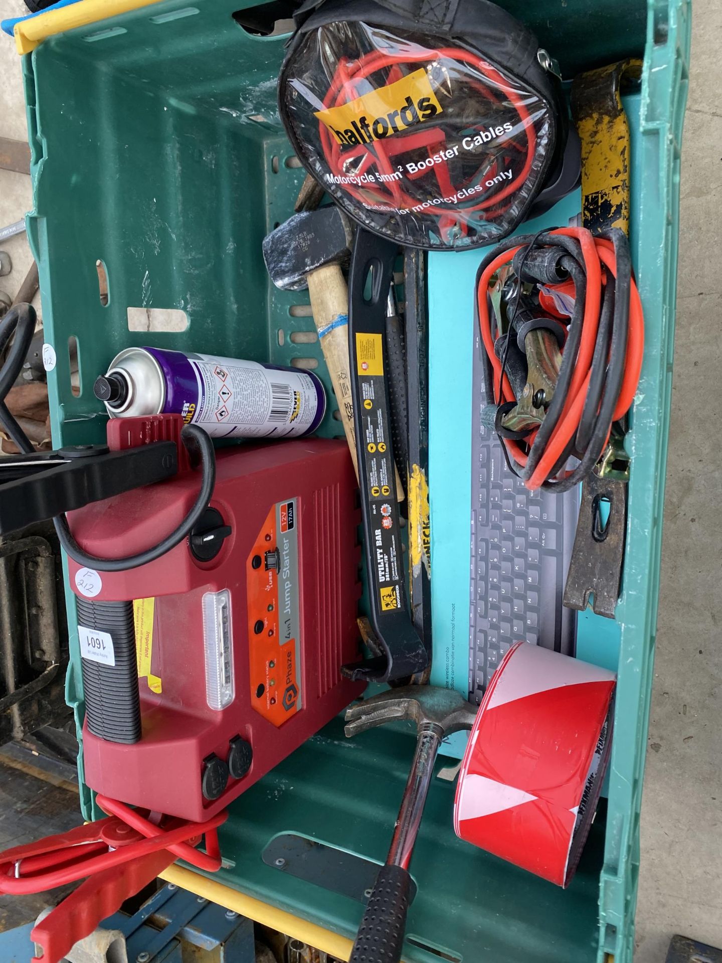 AN ASSORTMENT OF TOOLS TO INCLUDE JUMP LEADS AND HAMMERS ETC - Image 2 of 4