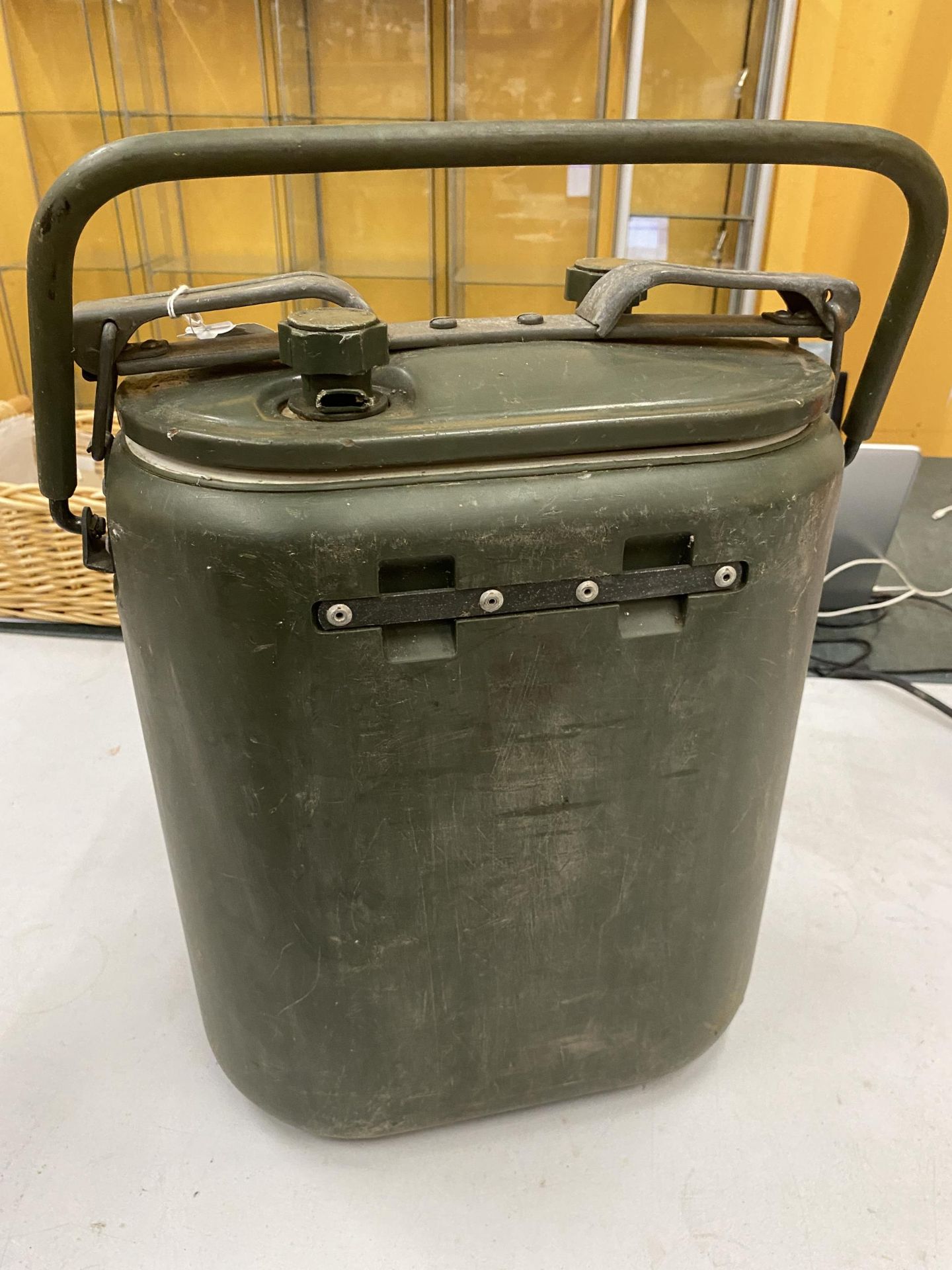 A LARGE MILITARY ISSUE WATER CONTAINER - Image 3 of 3