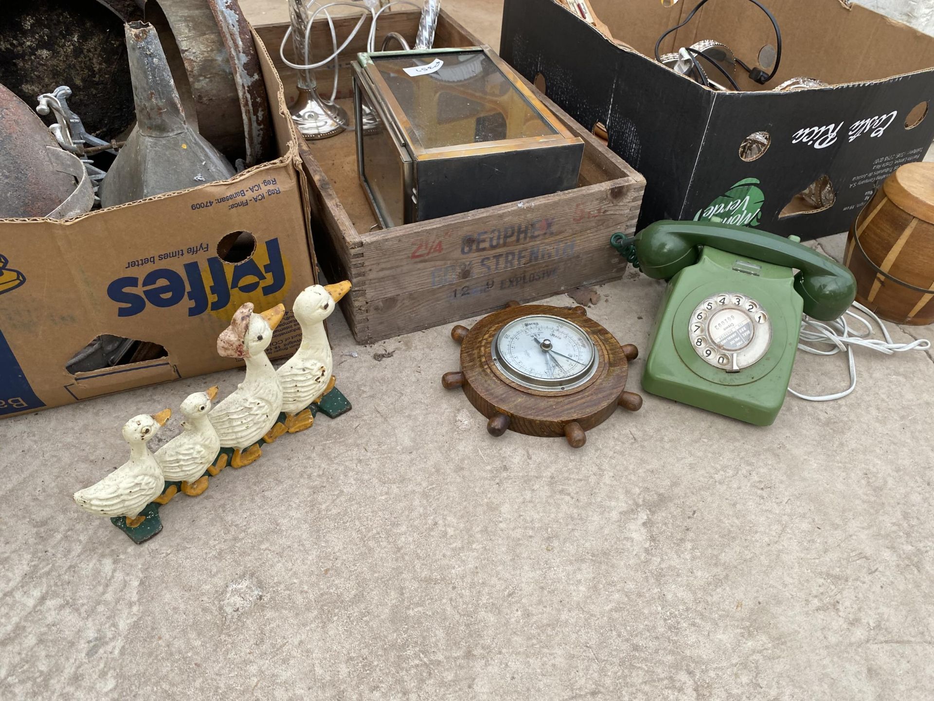 AN ASSORTMENT OF ITEMS TO INCLUDE LAMPS, A BEROMETER AND A FUNNEL ETC - Image 5 of 5