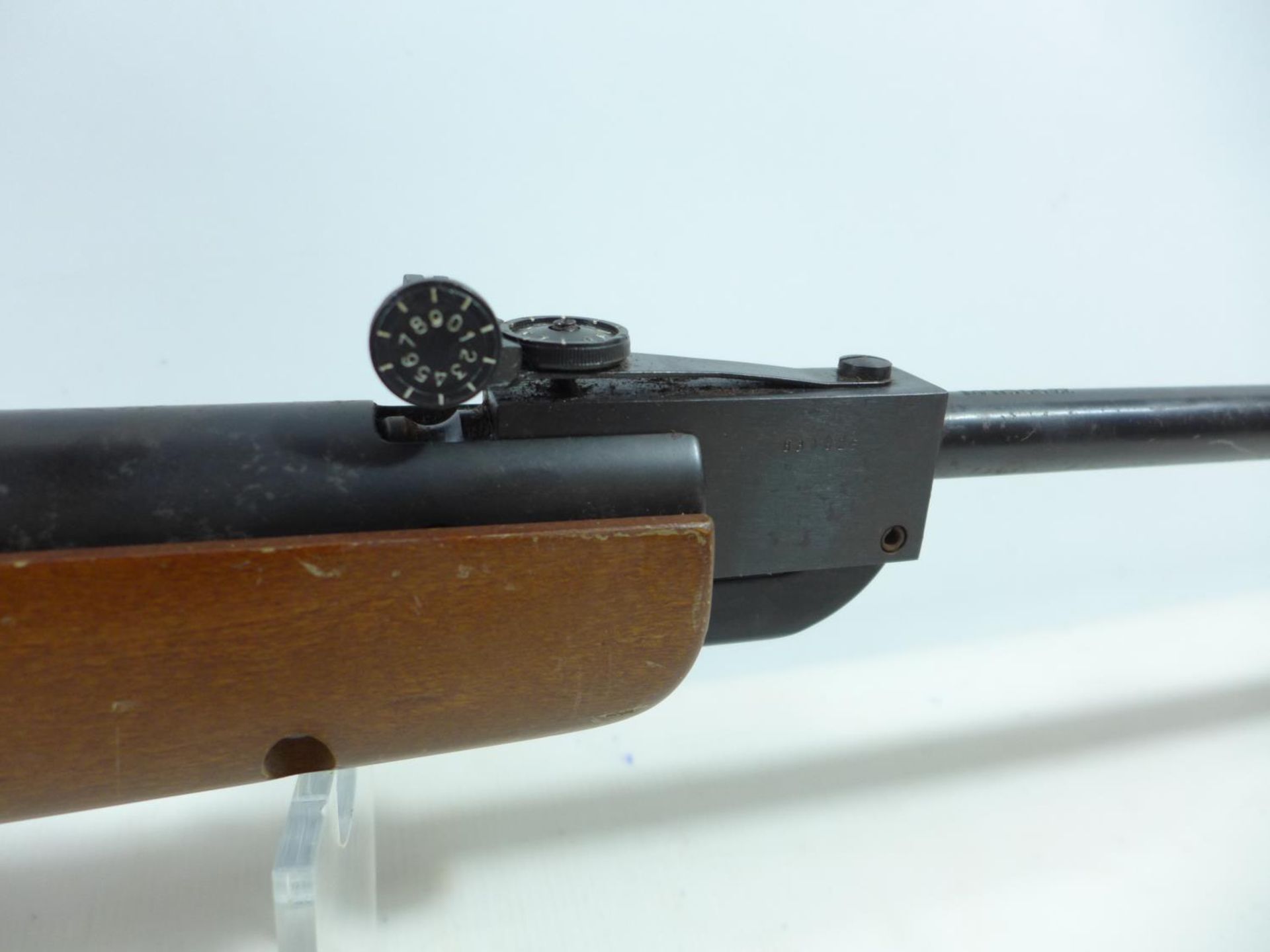 A WEBLEY AND SCOTT EXCEL .22 CALIBRE AIR RIFLE, 44CM BARREL, SERIAL NUMBER 831825, FITTED WITH - Image 2 of 7