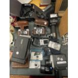 A LARGE QUANTITY OF VINTAGE CAMERAS TO INCLUDE A KODAK JR 3-A AUTOGRAPHIC IN LEATHER CASE, PRONTO