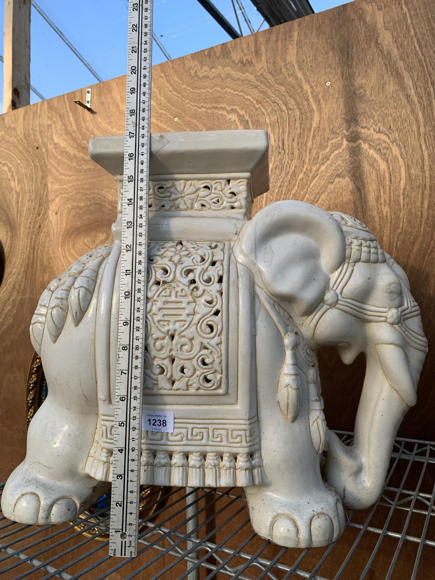 A CERAMIC ELEPHANT JARDANAIRE STAND - Image 3 of 4