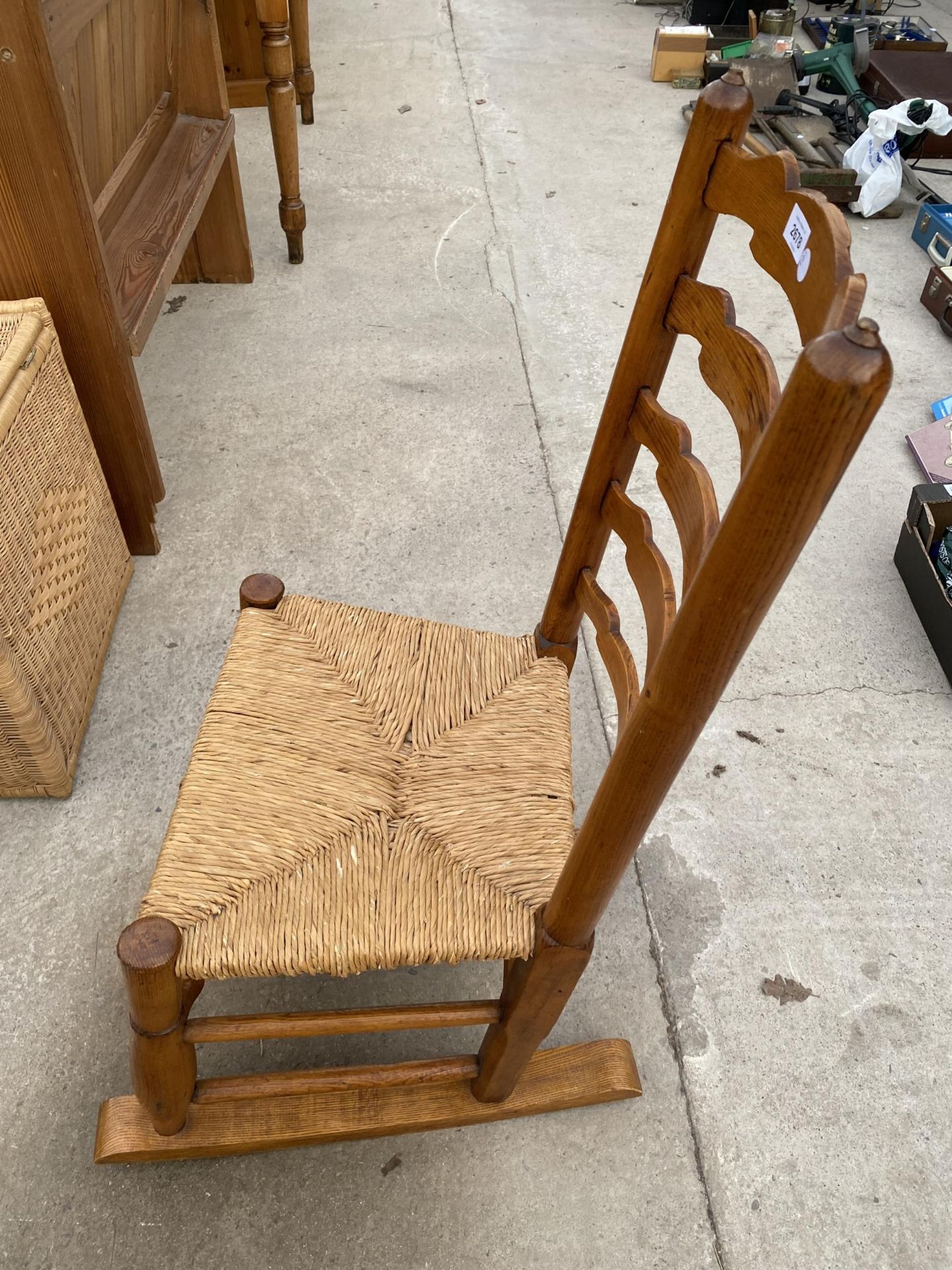 A 19TH CENTURY STYLE ELM ROCKING CHAIR WITH LADDERBACK AND RUSH SEAT - Image 2 of 3