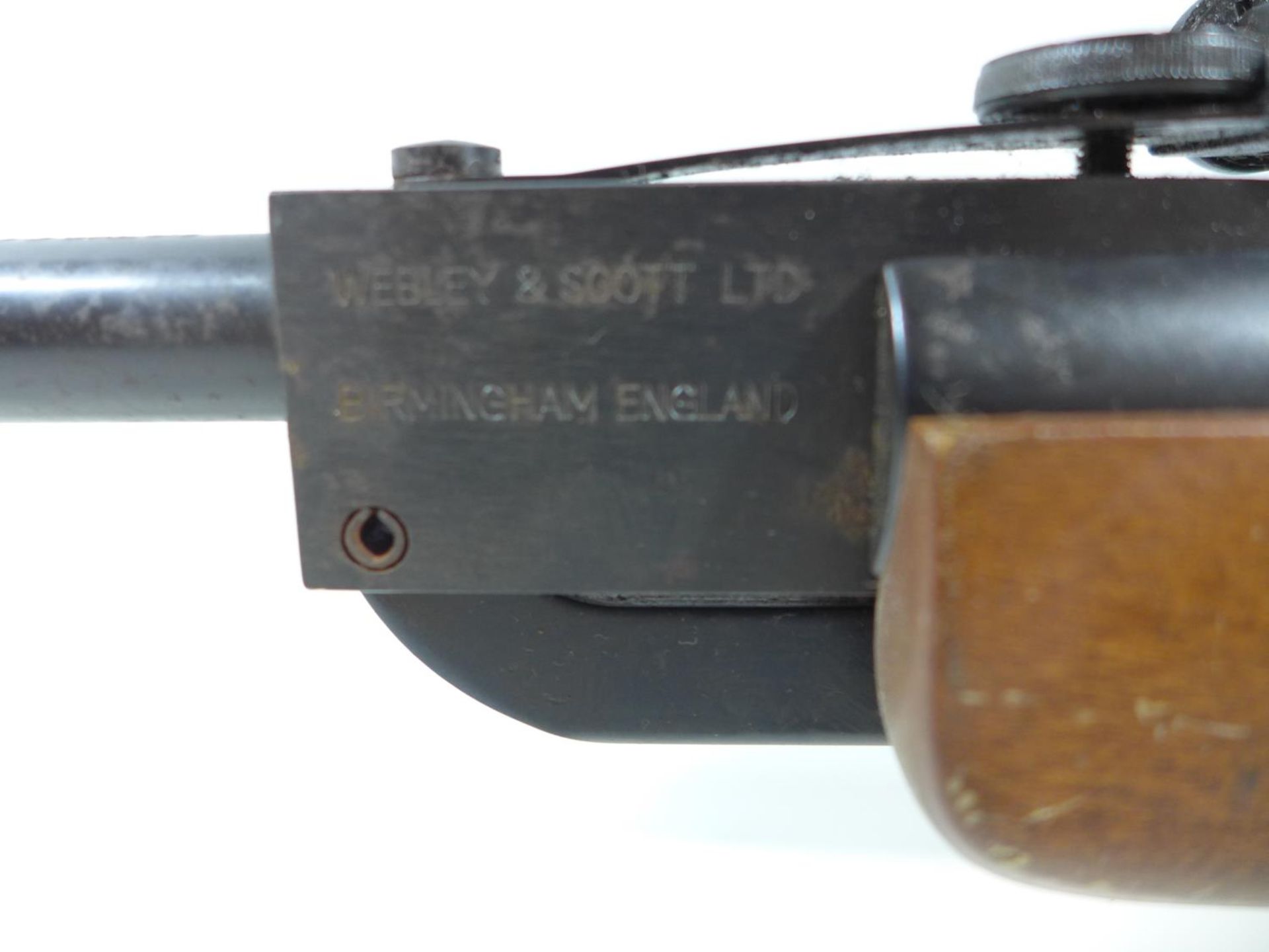 A WEBLEY AND SCOTT EXCEL .22 CALIBRE AIR RIFLE, 44CM BARREL, SERIAL NUMBER 831825, FITTED WITH - Image 5 of 7