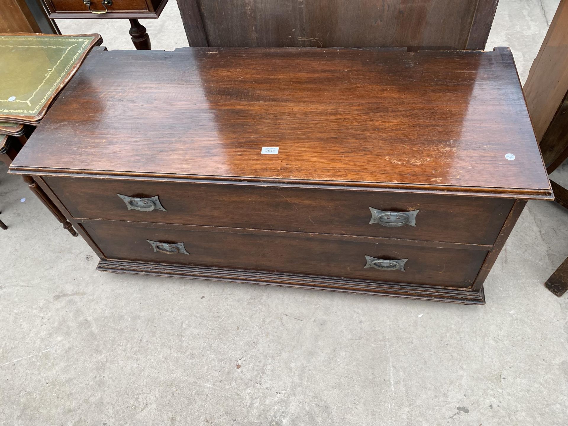 AN EARLY 20TH CENTURY OAK DRESSING TABLE BASE