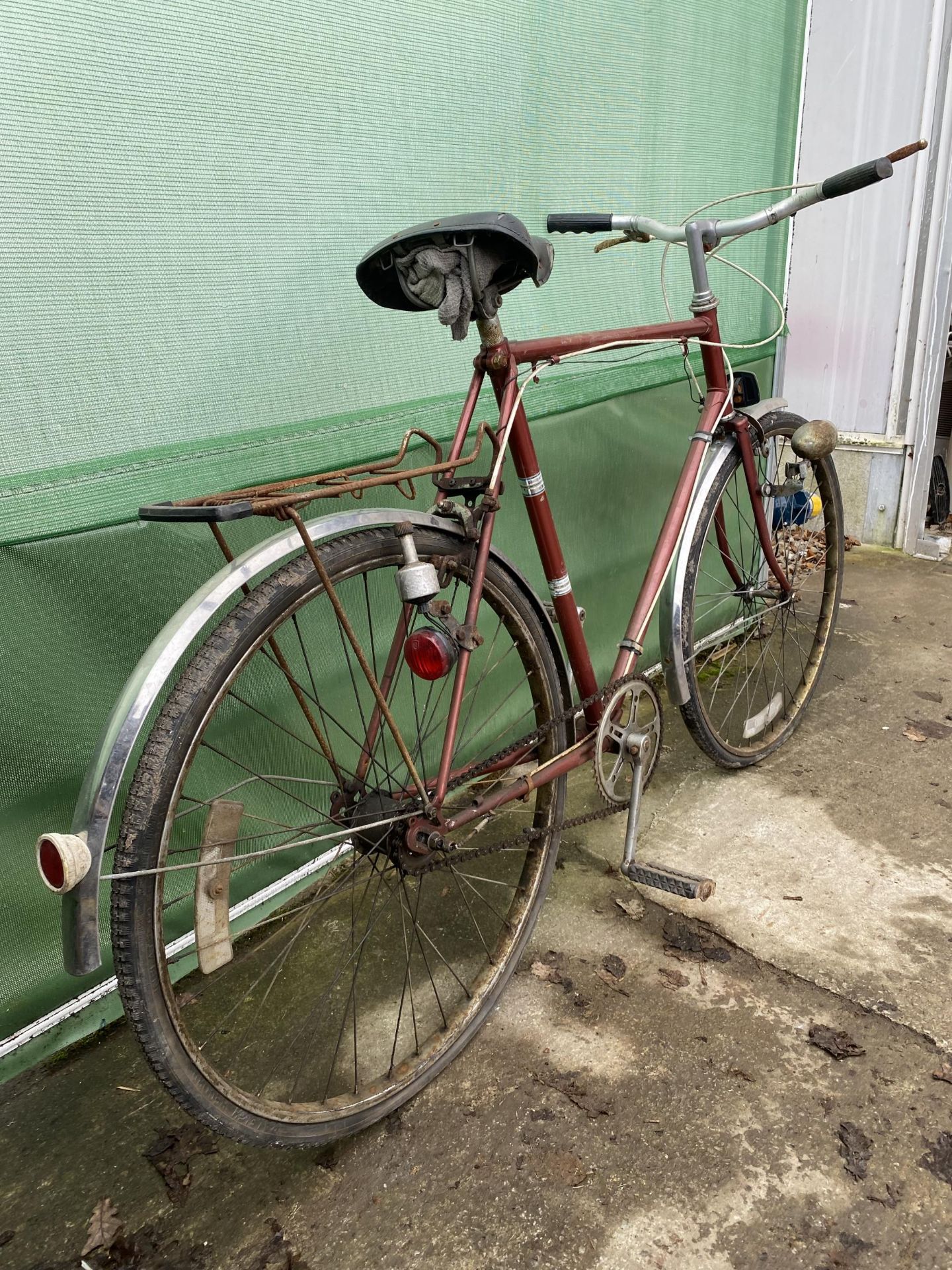 A VINTAGE GENTS BIKE WITH SINGLE GEAR SYSTEM - Image 2 of 3