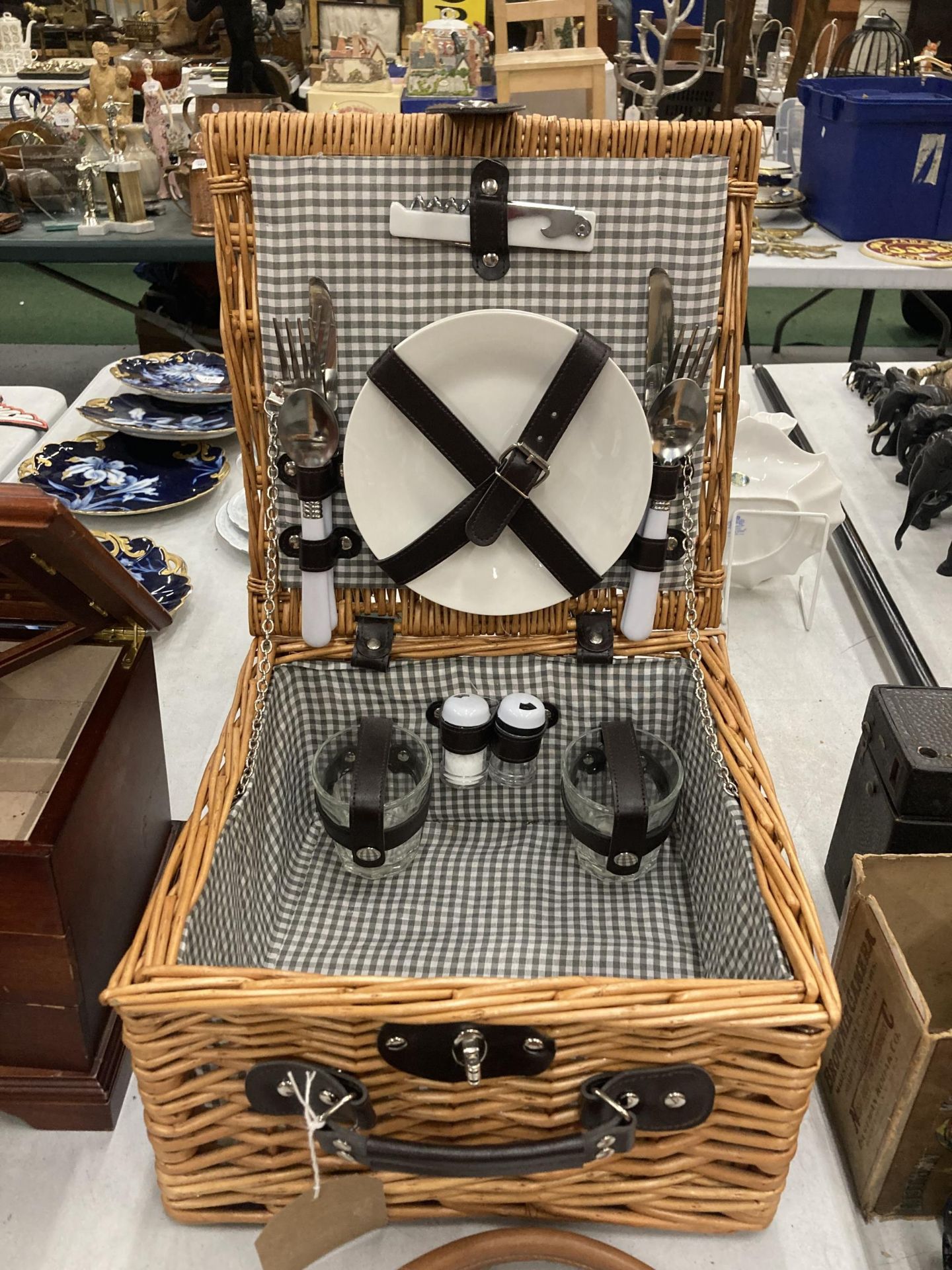 A PICNIC BASKET TO INCLUDE ACCESSORIES