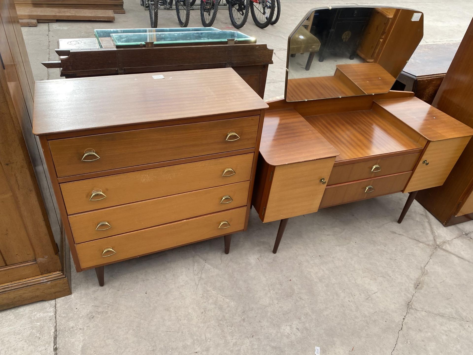 A MID 20TH CENTURY SATINWOOD BEDROOM SUITE COMPRISING A CHEST OF DRAWERS, DRESSING TABLE AND - Image 2 of 5