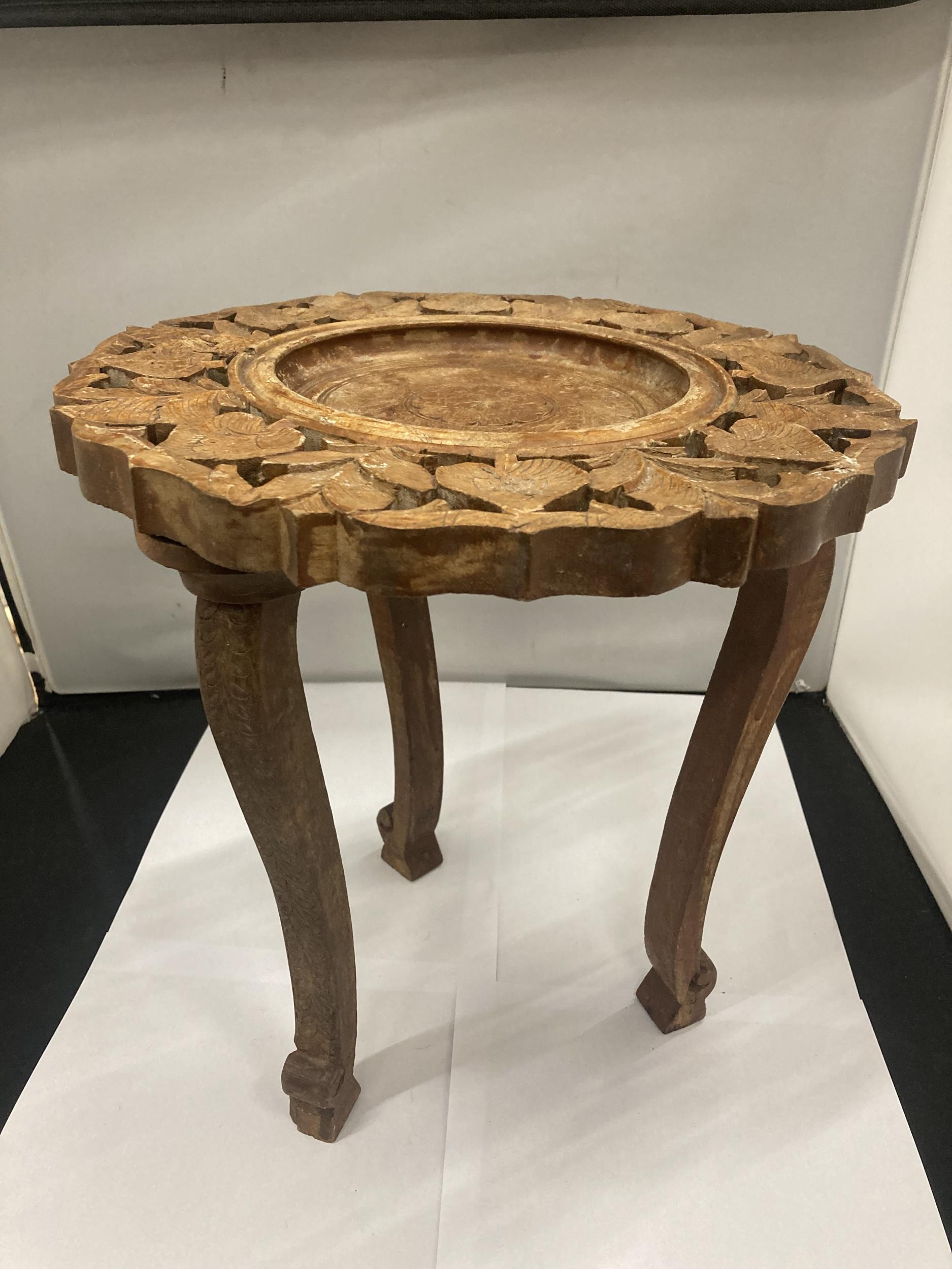 AN ASIAN STYLE SMALL WOODEN TABLE WITH CARVED DECORATION HEIGHT 32CM - Image 2 of 2