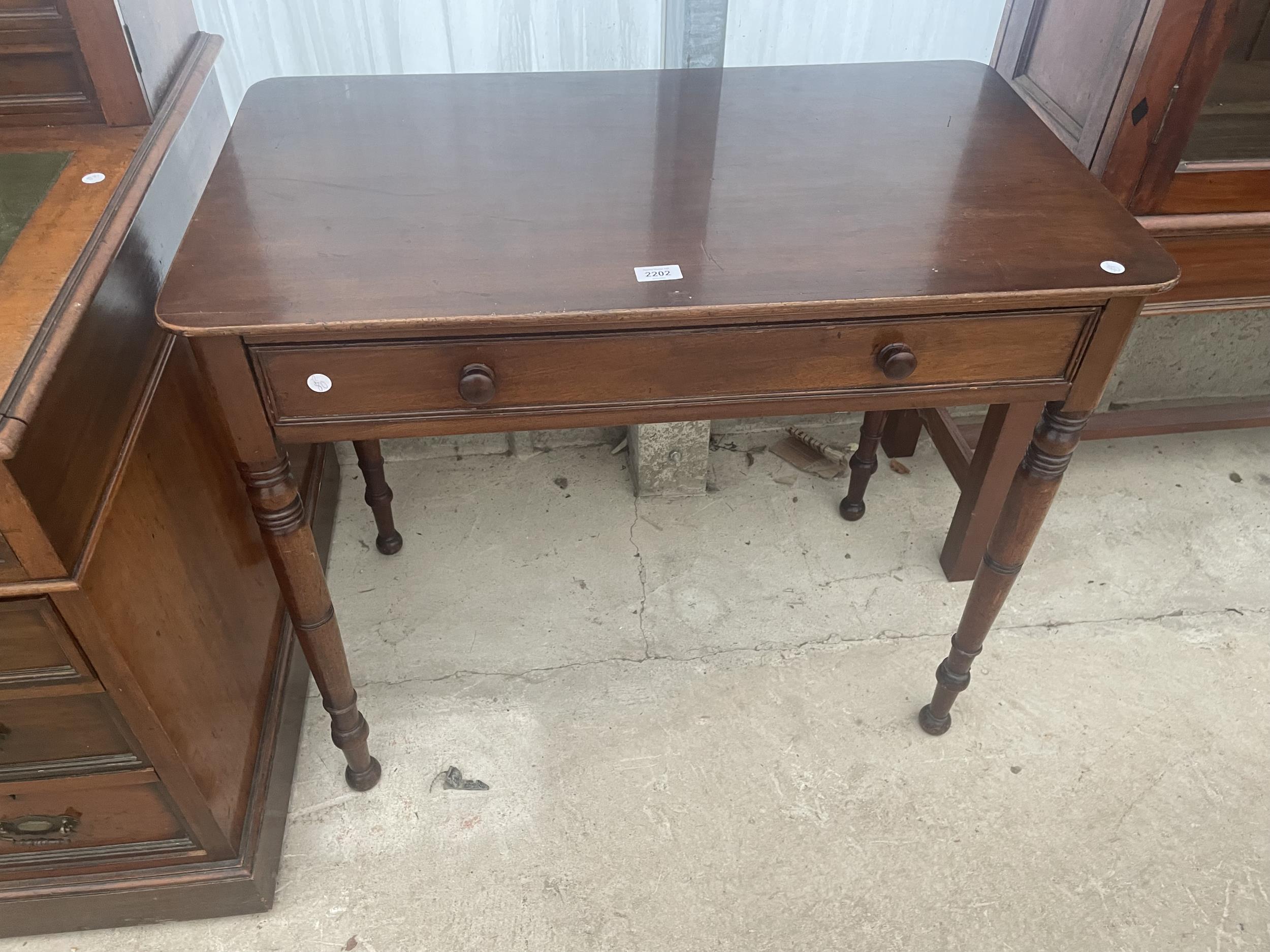 A 19TH CENTURY MAHOGANY SIDE TABLE WITH SINGLE DRAWER, ON TURNED LEGGS, 33.5" WIDE