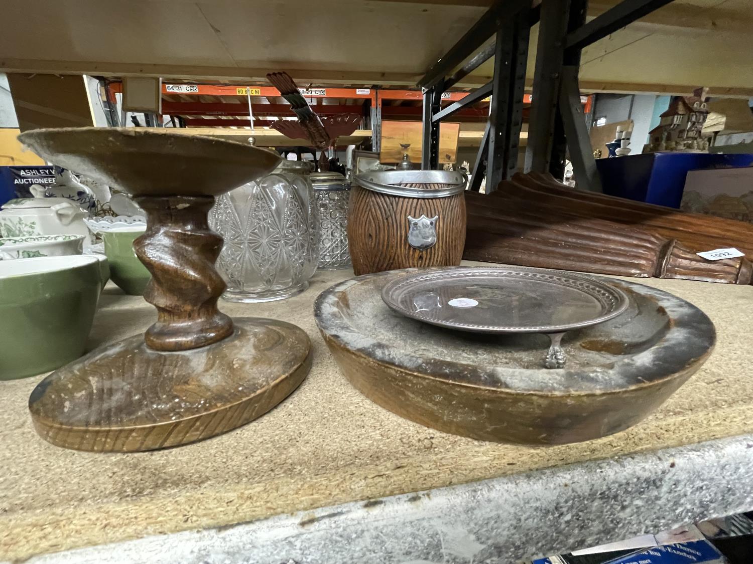 A QUANTITY OF TREEN ITEMS TO INCLUDE AN ICE BUCKET, BOWL AND BARLEY TWIST CANDLESTICK PLUS TWO GLASS - Image 2 of 3