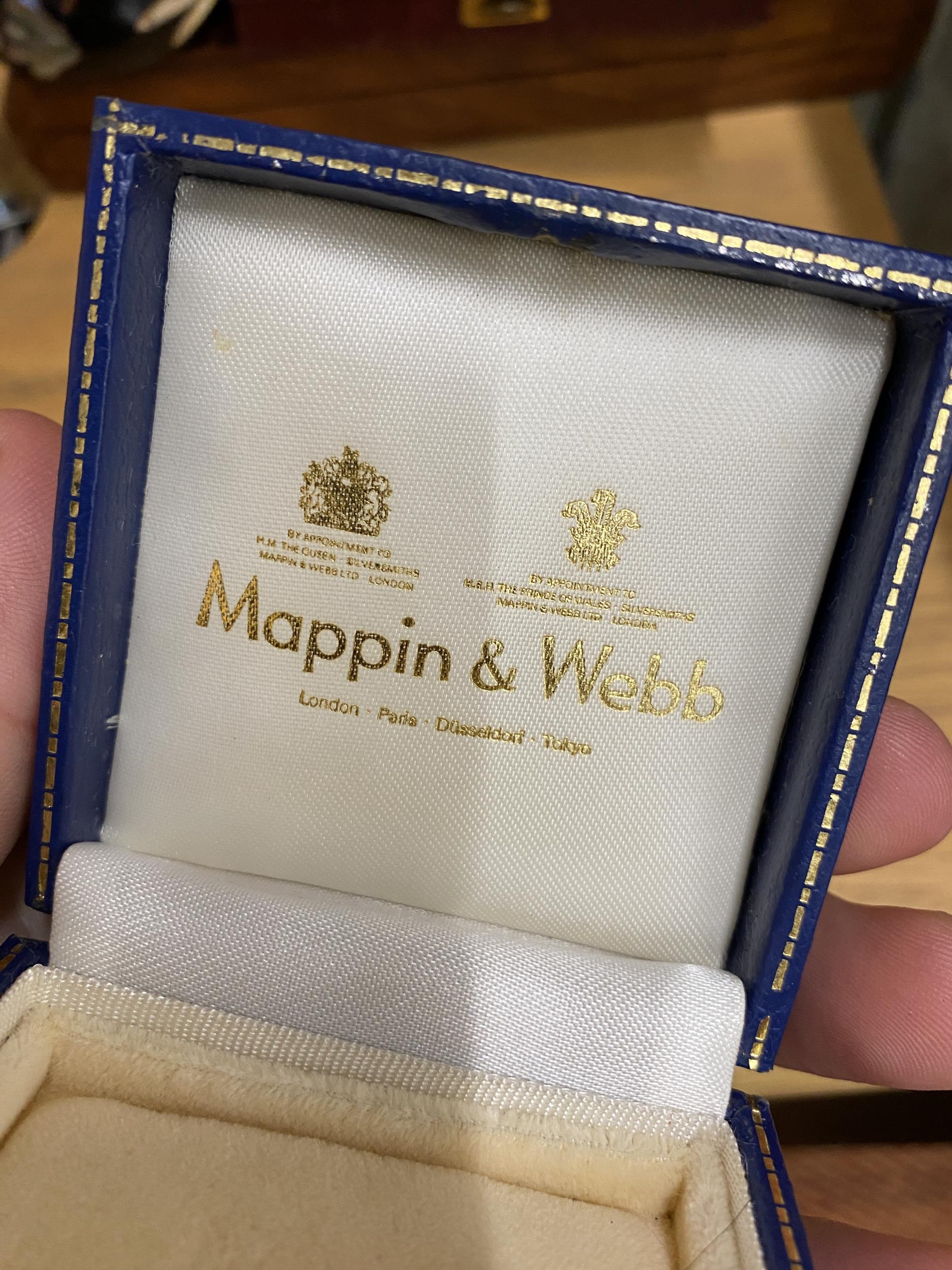 A MIXED LOT OF VINTAGE JEWELLERY BOXES TO INCLUDE MAPPIN & WEBB EXAMPLE - Image 3 of 3