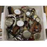 A MIXED LOT OF ASSORTED POCKET AND FURTHER WATCHES TO INCUDE WALTHAM POCKET WATCH, A/F FULL HUNTER