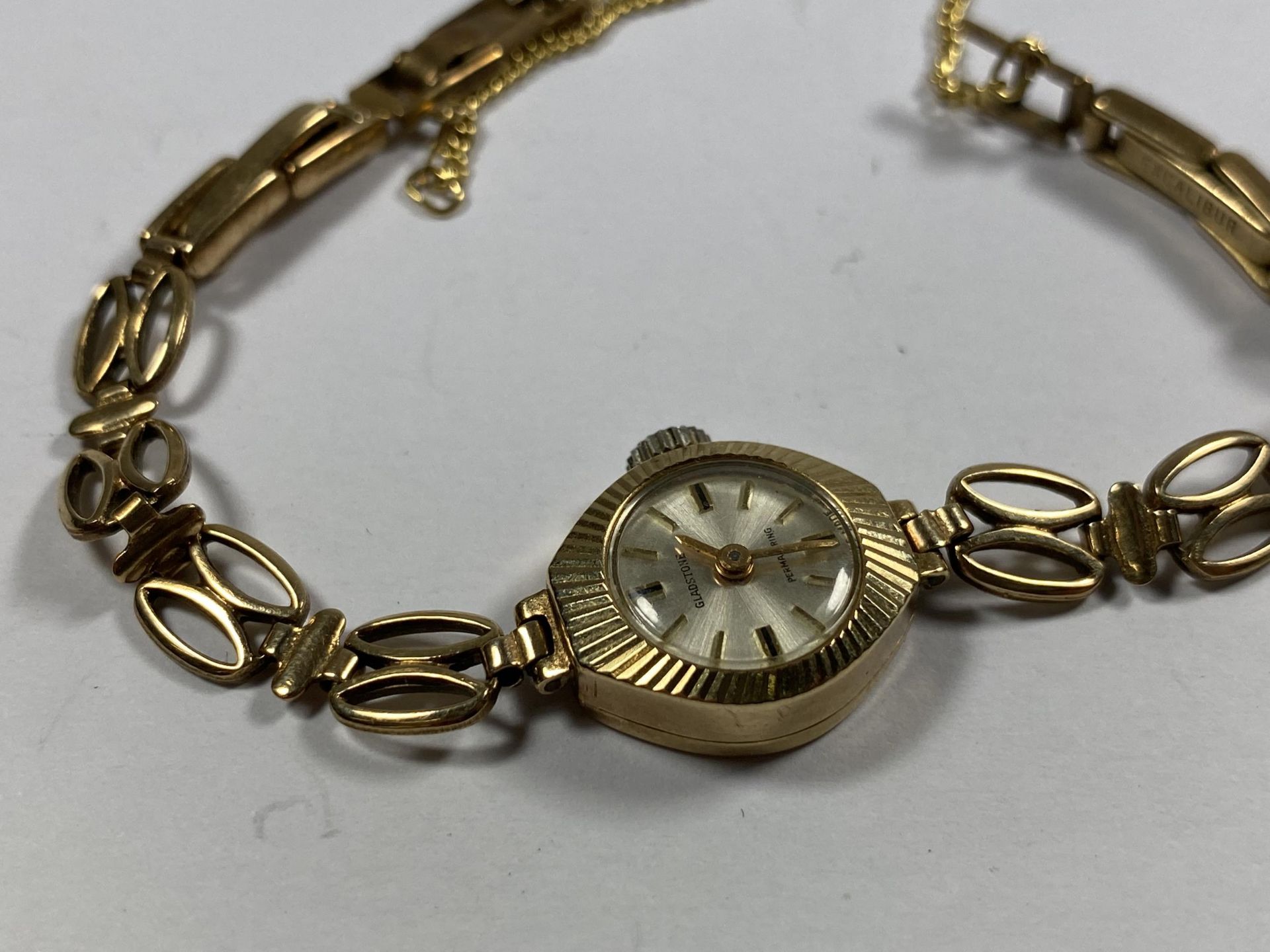 A VINTAGE GLADSTONE 9CT YELLOW GOLD CASED & STRAP LADIES WATCH, TOTAL GOLD WEIGHT WITHOUT MOVEMENT - - Image 2 of 3