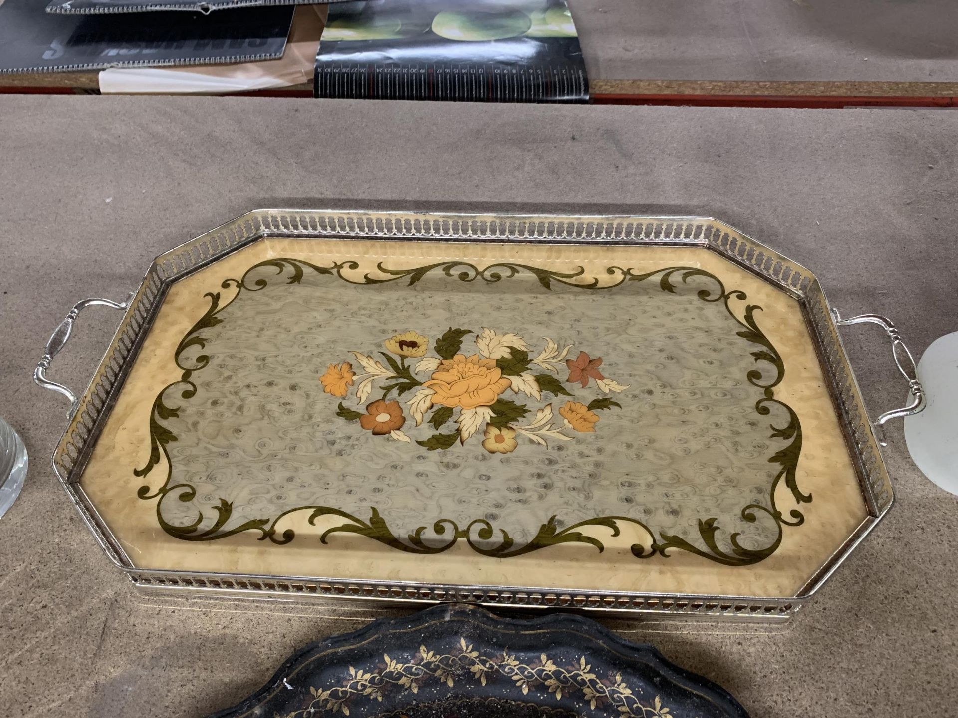 TWO VINTAGE TRAYS TO INCLUDE A BLACK METAL ONE WITH FLORAL DECORATION - Image 2 of 3