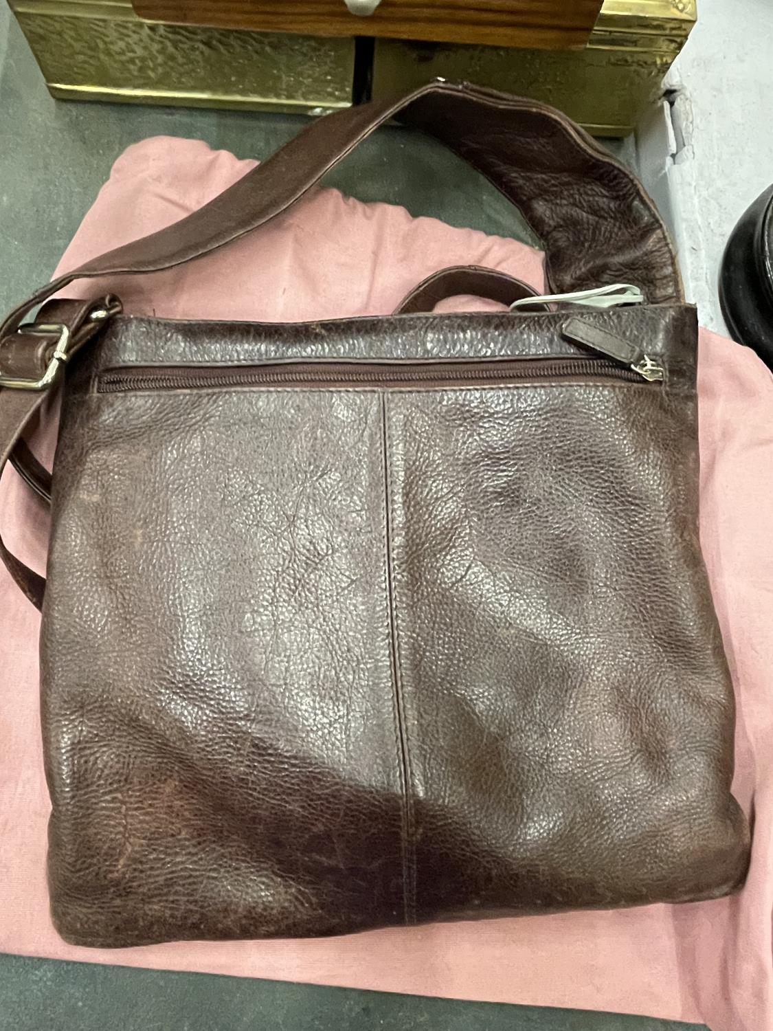 A VINTAGE RADLEY HANDBAG WITH DUST BAG (DOG TAG MISSING) - Image 3 of 3