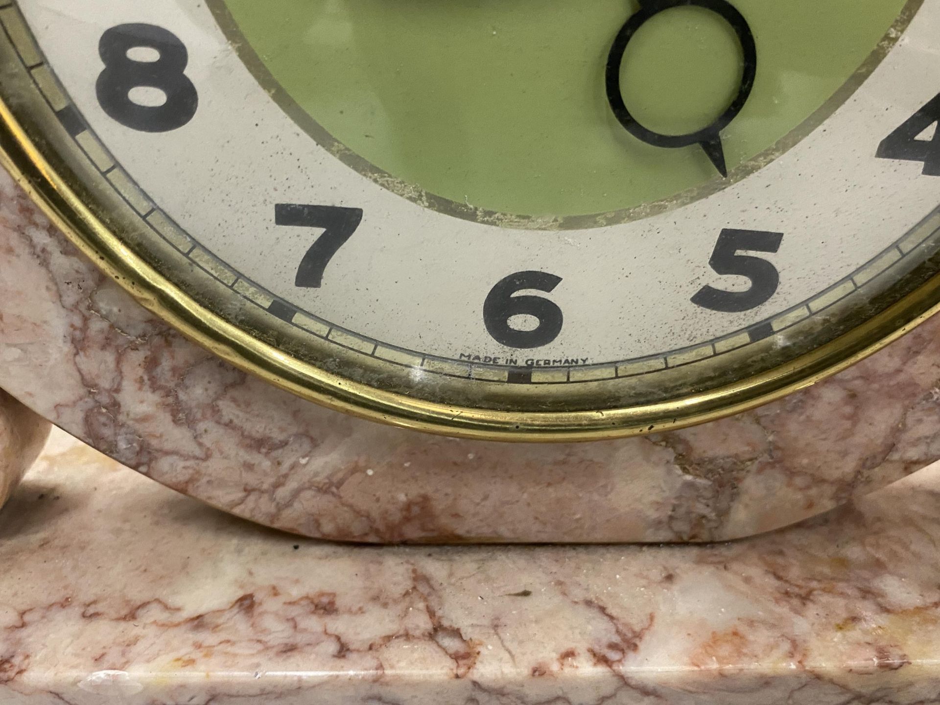 AN ART DECO PINK MARBLE GERMAN MANTLE CLOCK - Image 3 of 4