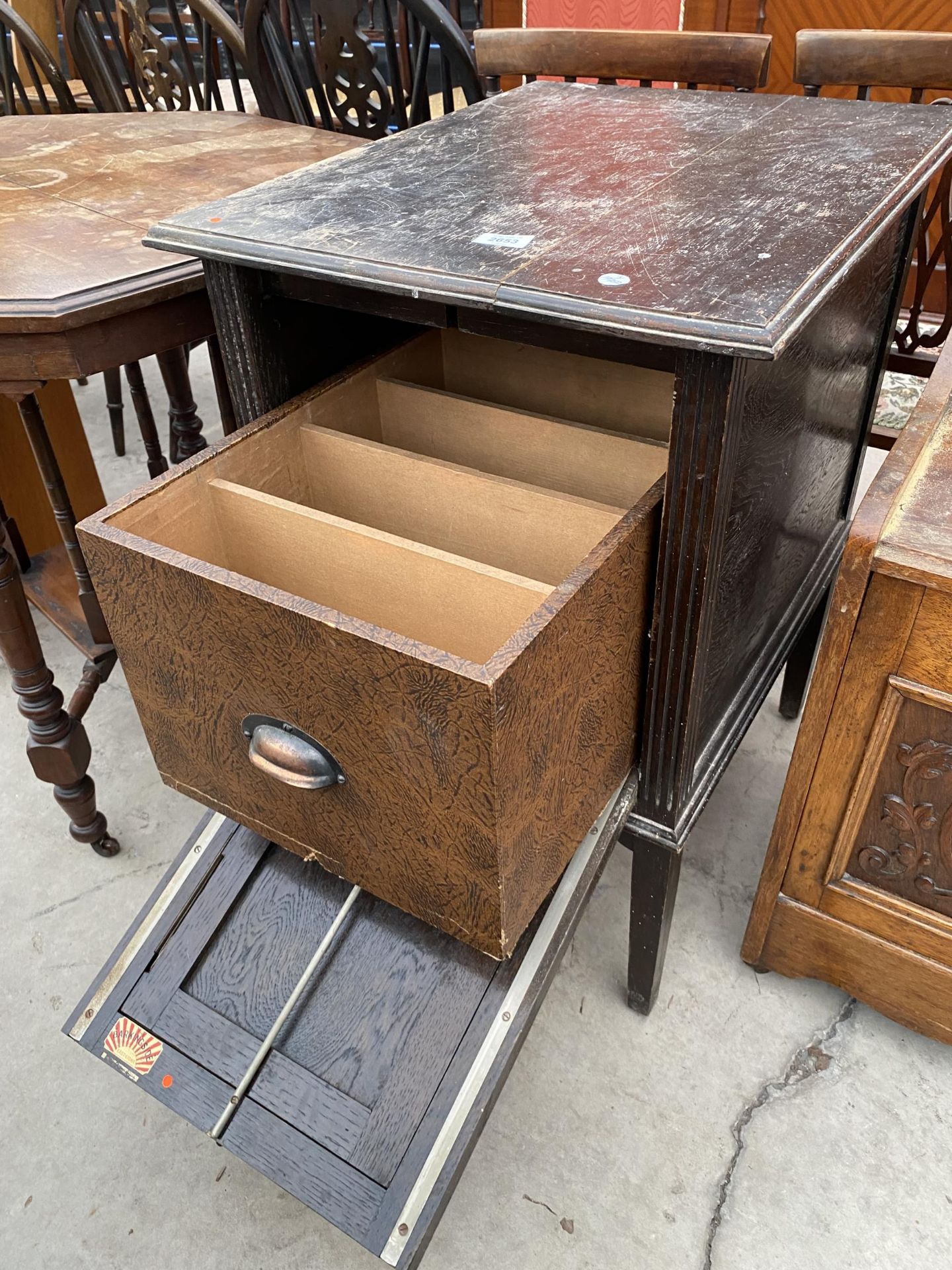 AN OAK 'BARKINGSIDE, EAST-LIGHT' FILING CABINET - Image 4 of 6