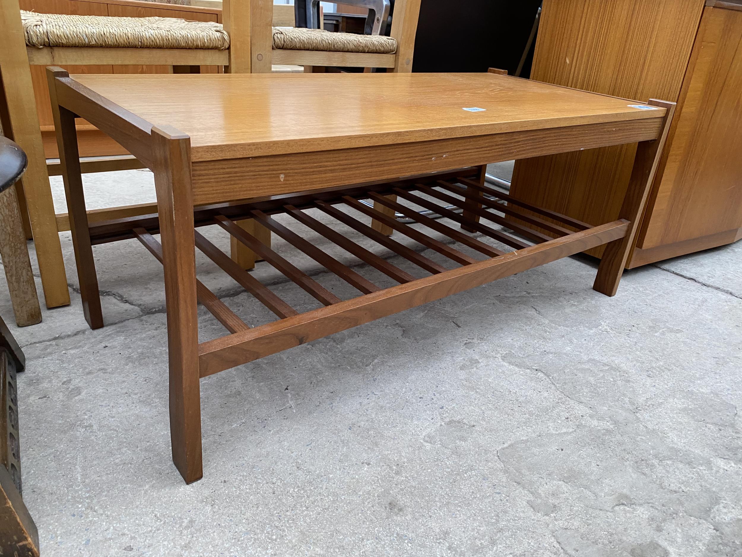 A RETRO TEAK TWO TIER COFFEE TABLE, 40X18.5" - Image 2 of 3