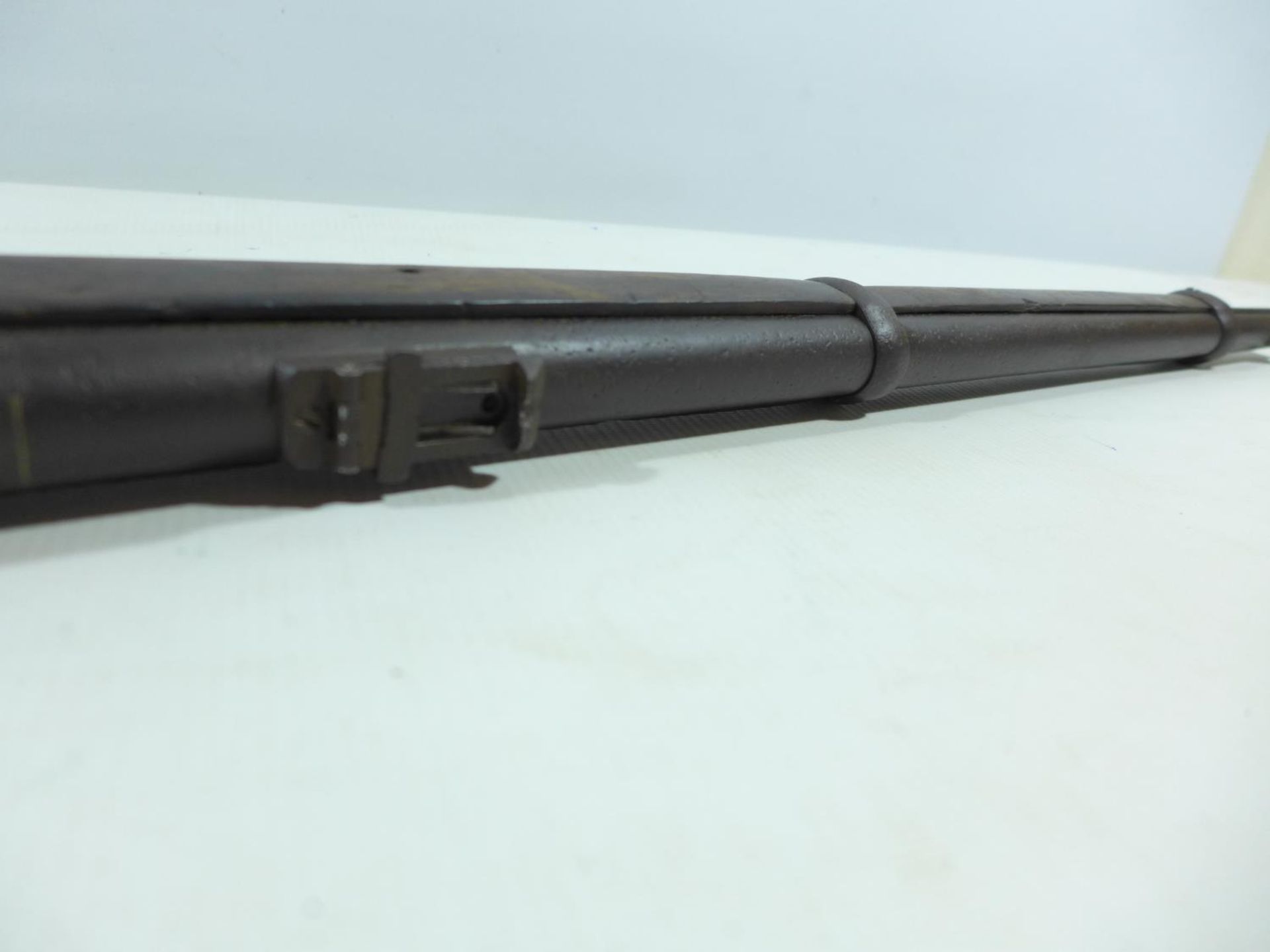 AN OBSOLETE CALIBRE ENFIELD 1860 MARTINI HENRY ACTION CARBINE, 54CM BARREL, TOTAL LENGTH 96CM - Image 9 of 10