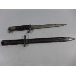 A MID 20TH CENTURY GERMAN CARBINE KS 98 BAYONET, 19CM BLADE AND A THAILAND BAYONET (A/F) 24.5CM