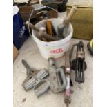 AN ASSORTMENT OF TOOLS TO INCLUDE HAMMERS, A POT RIVOTER AND JACKS ETC