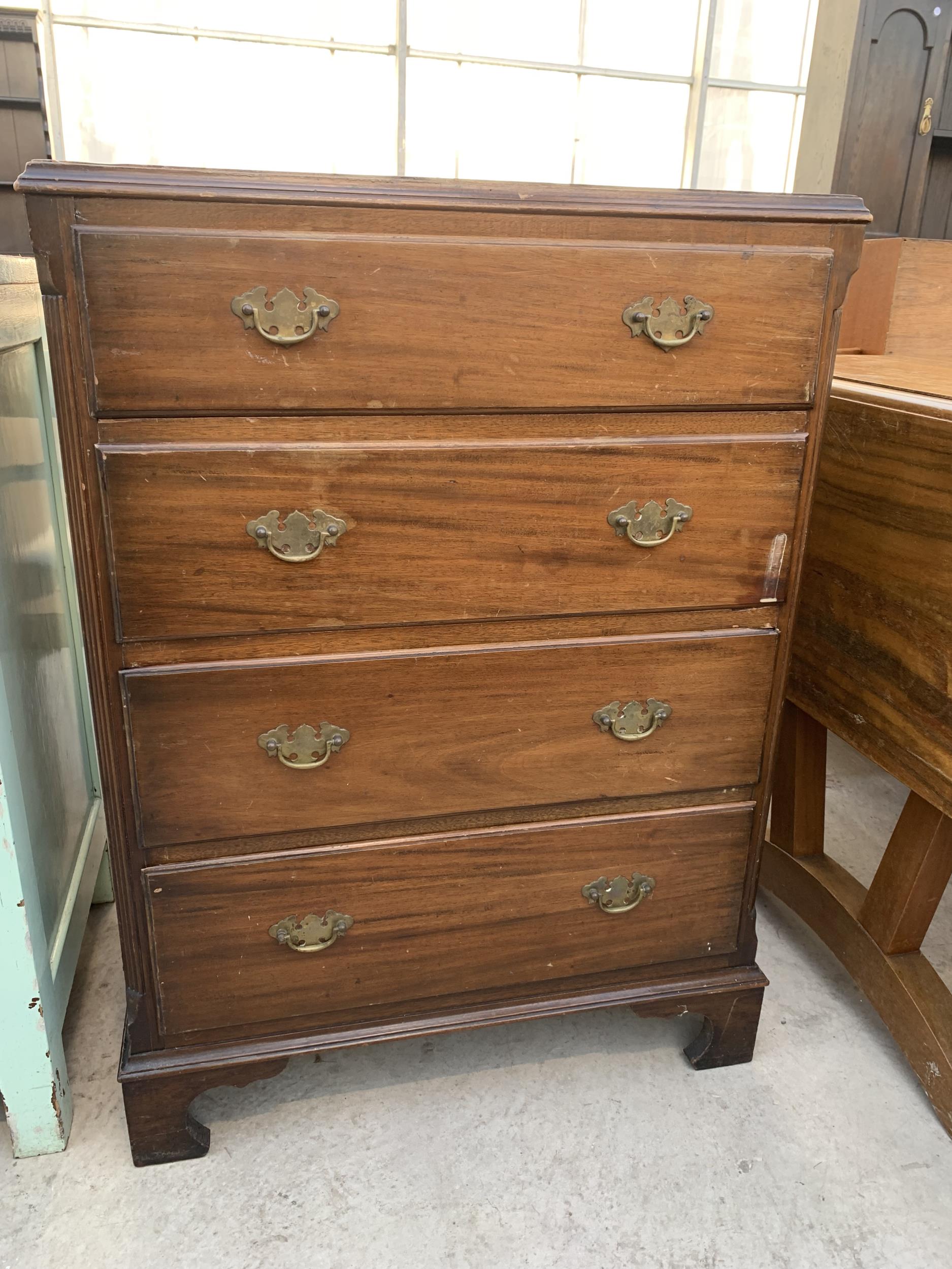 A MID 20TH CENTURY MAHOGANY CHEST OF FOUR DRAWERS, 25" WIDE - Image 2 of 3