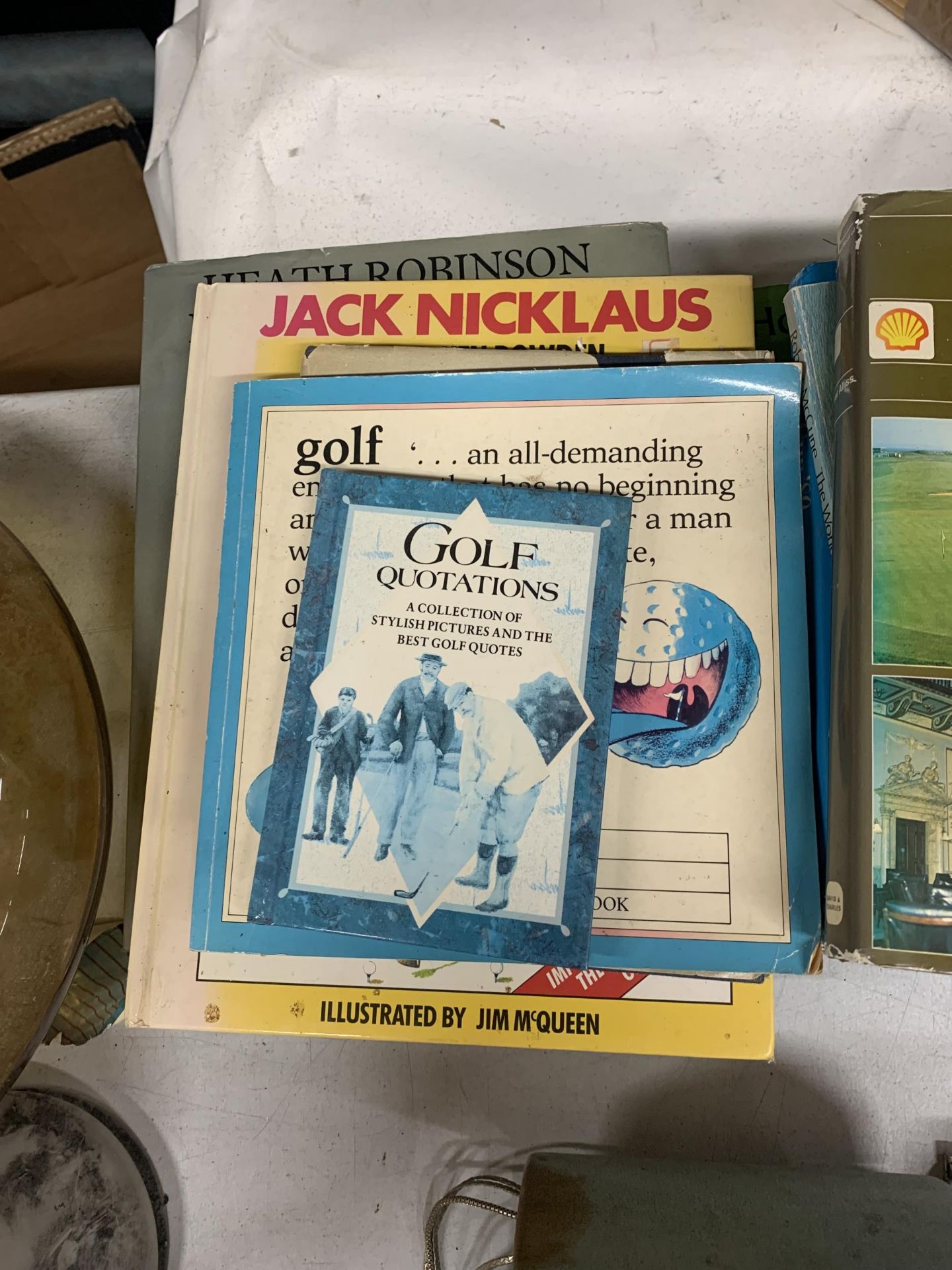 A LARGE QUANTITY OF VINTAGE GOLFING BOOKS - Image 3 of 3