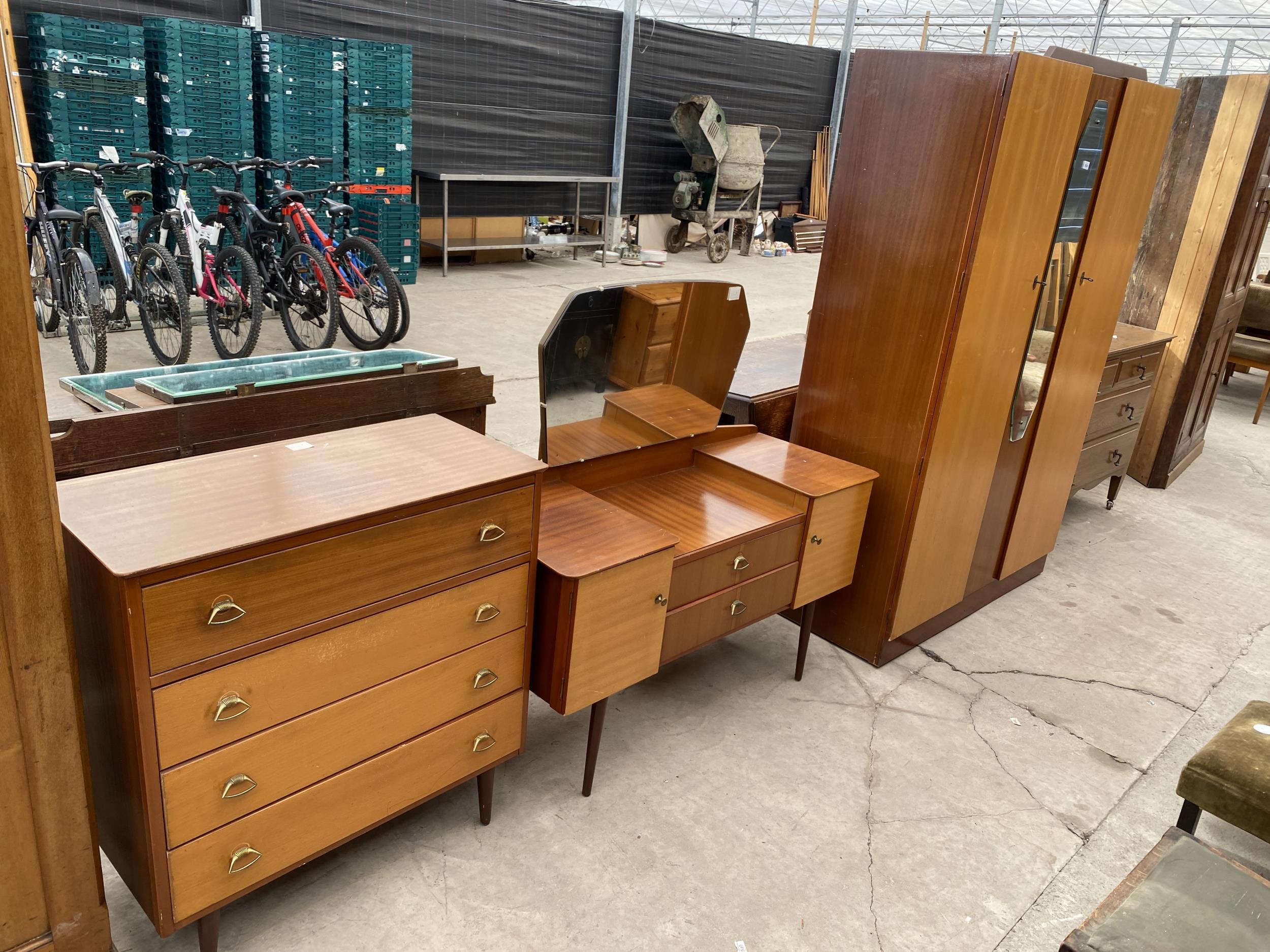 A MID 20TH CENTURY SATINWOOD BEDROOM SUITE COMPRISING A CHEST OF DRAWERS, DRESSING TABLE AND