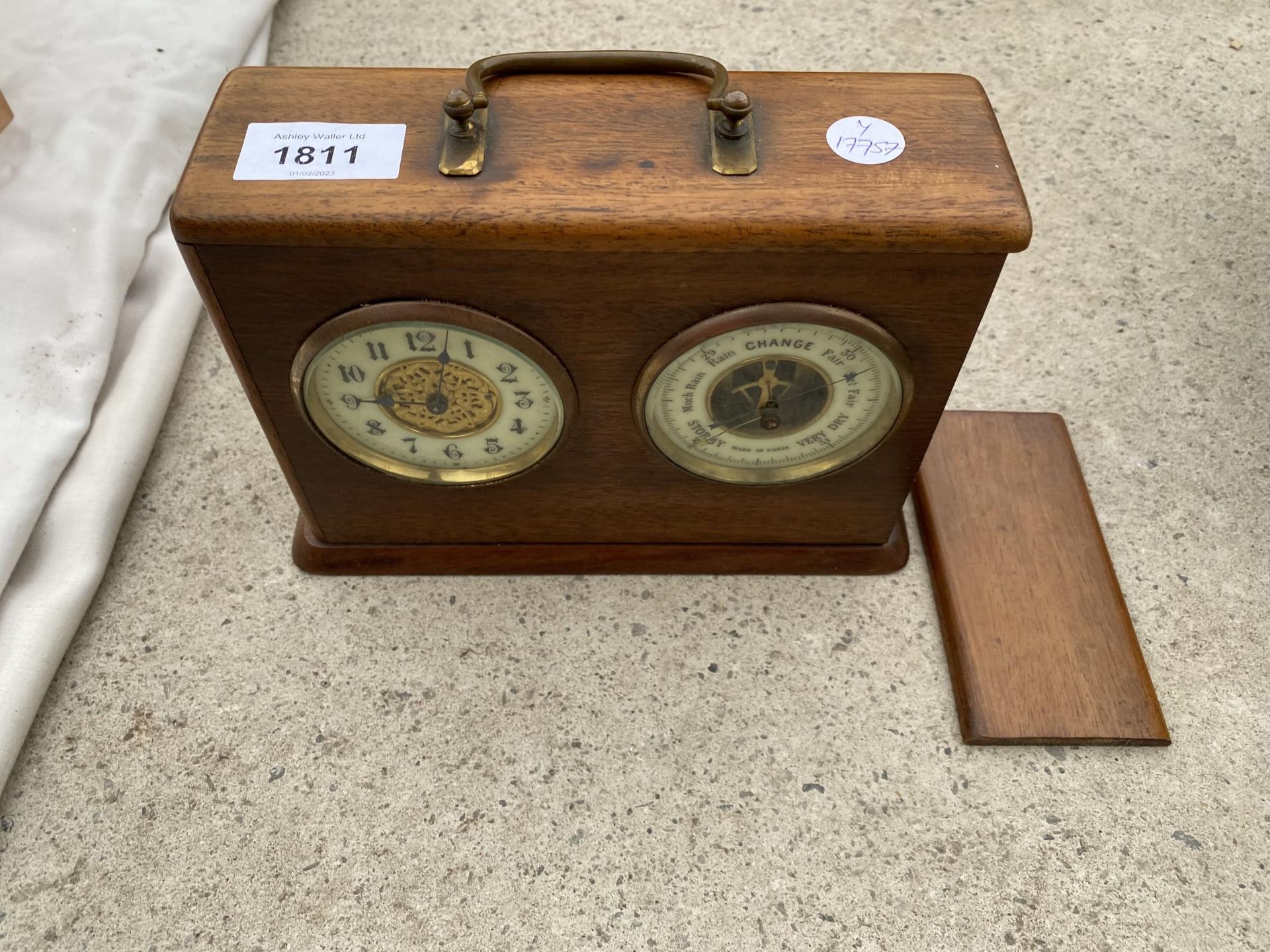 A VINTAGE WOODEN CASED MANTLE CLOCK AND BEROMETER